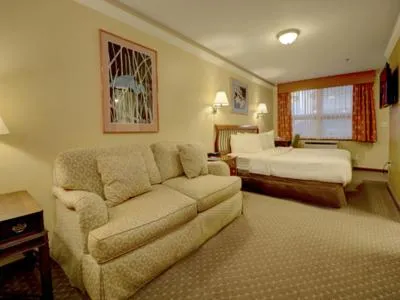 Living room, Bed in Senator Inn & Spa