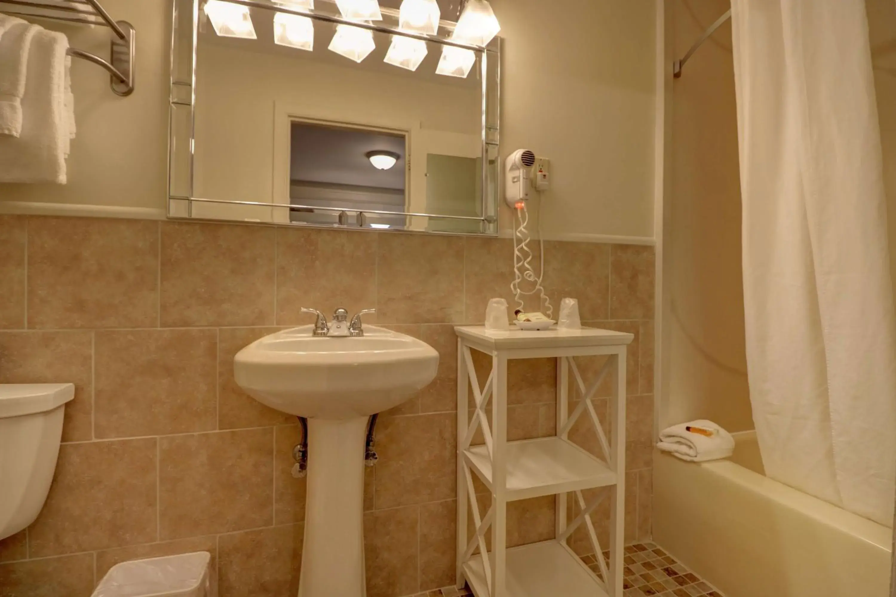 Bathroom in Senator Inn & Spa Bathroom in Senator Inn & Spa