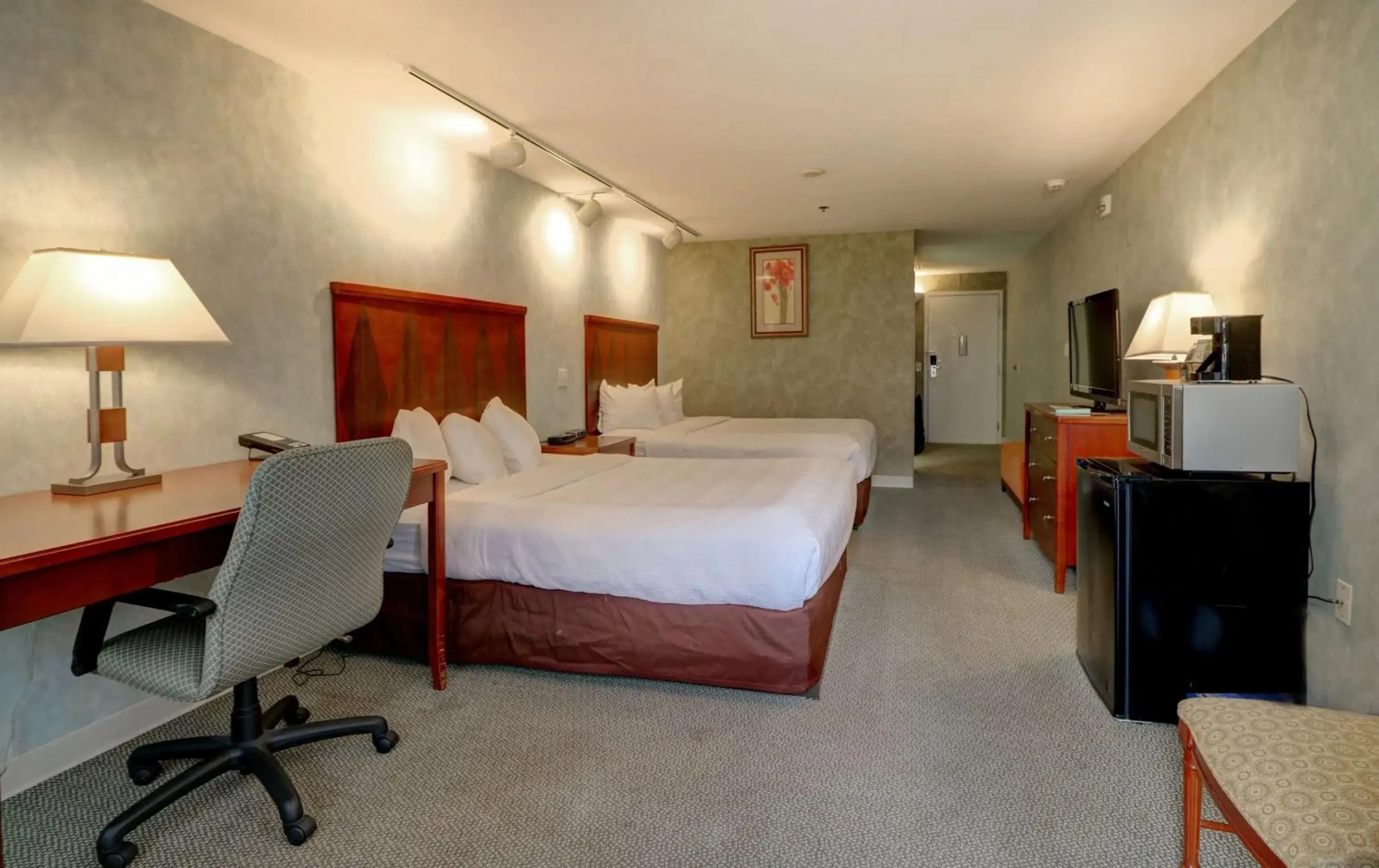 Bedroom, Bed in Senator Inn & Spa Bedroom, Bed in Senator Inn & Spa