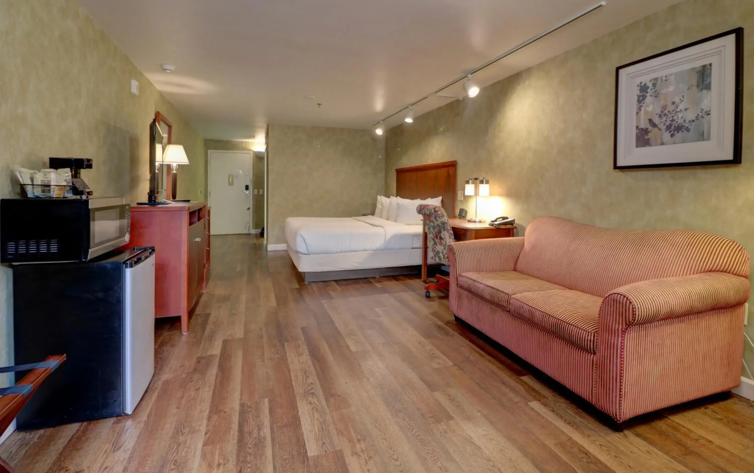 Bed in Senator Inn & Spa Bed in Senator Inn & Spa
