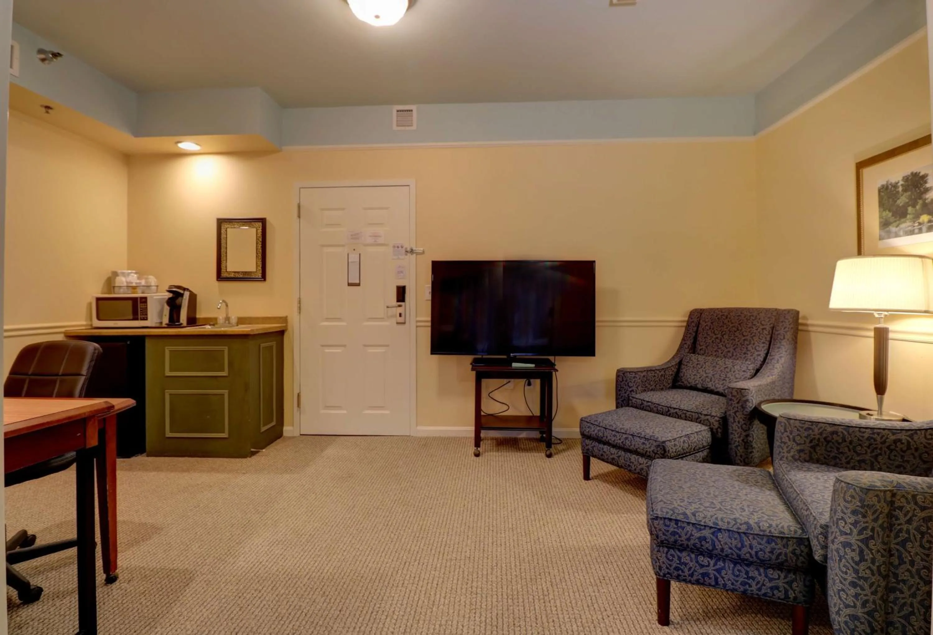 Photo of the whole room in Senator Inn & Spa