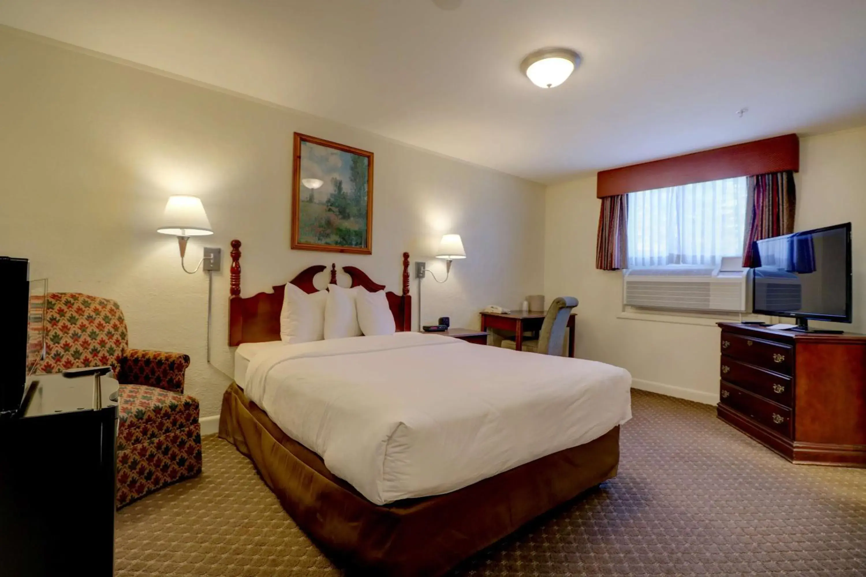 Bedroom, Bed in Senator Inn & Spa Bedroom, Bed in Senator Inn & Spa