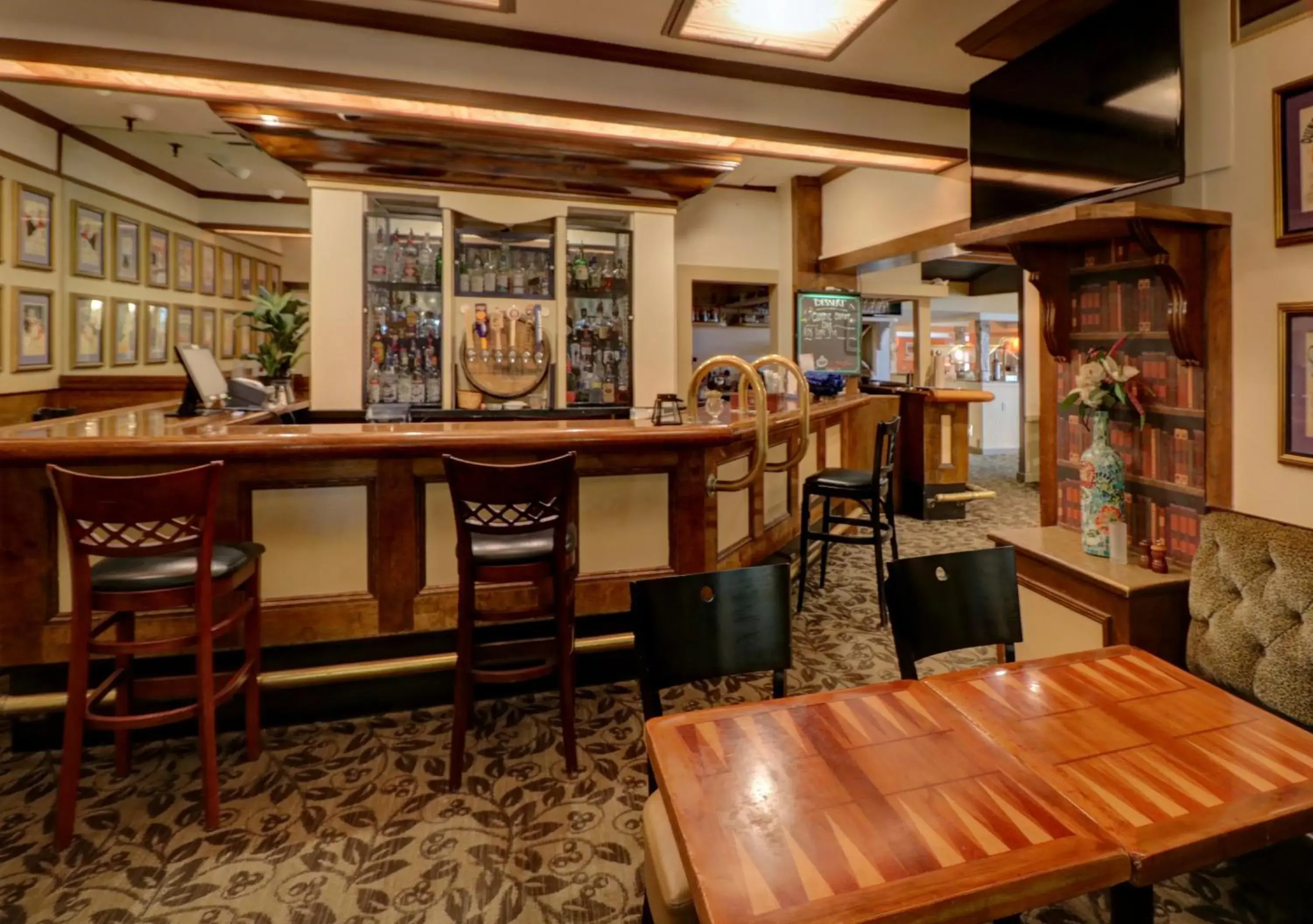 Lounge or bar in Senator Inn & Spa Lounge or bar in Senator Inn & Spa
