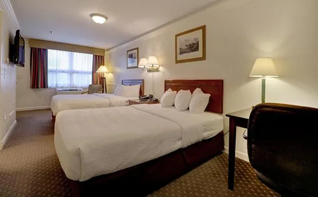 Bedroom, Bed in Senator Inn & Spa