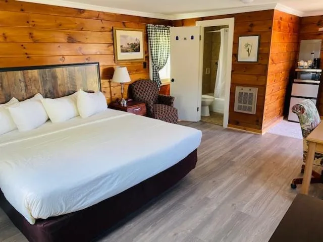 Bedroom, Bed in Senator Inn & Spa