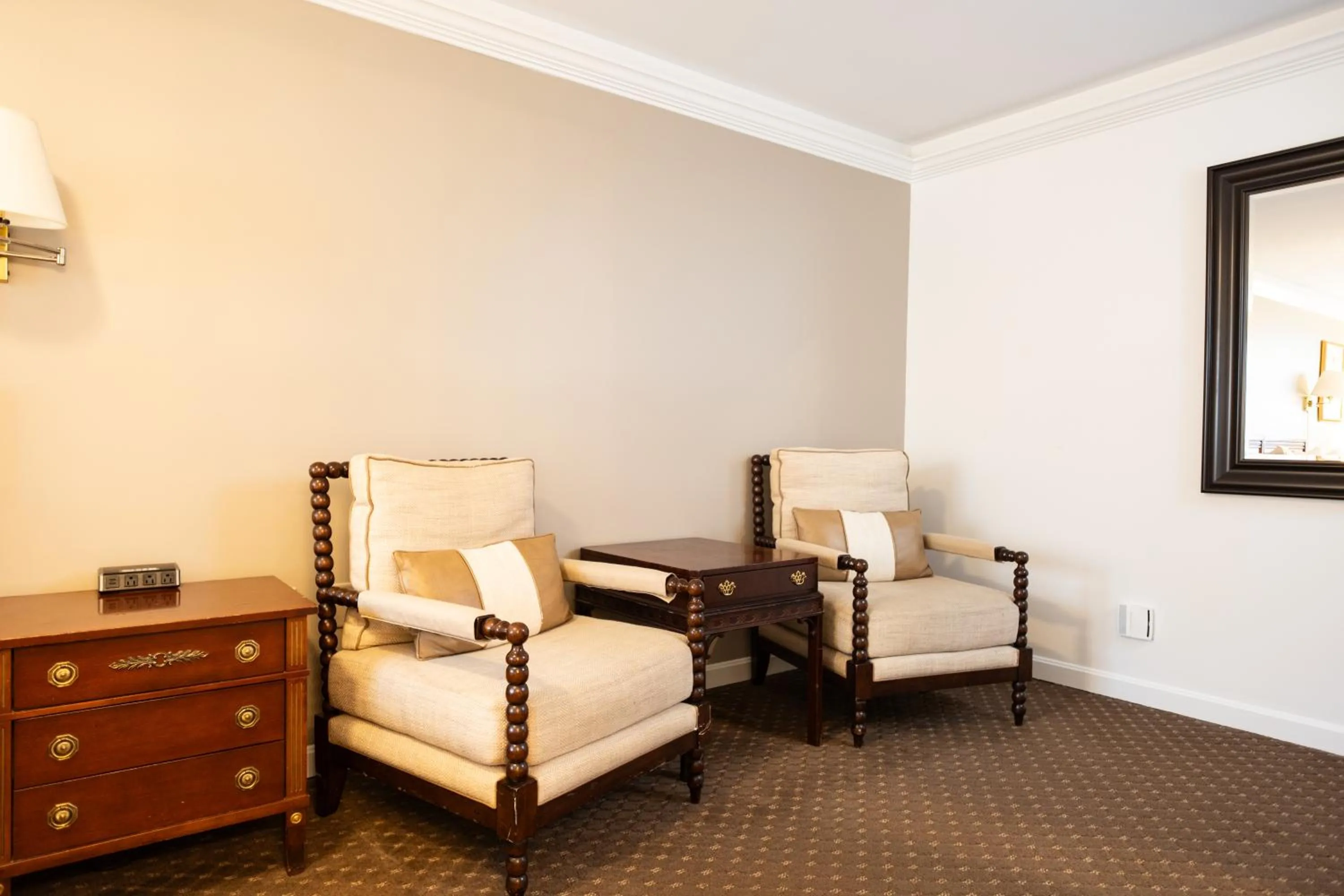 Seating area in Senator Inn & Spa