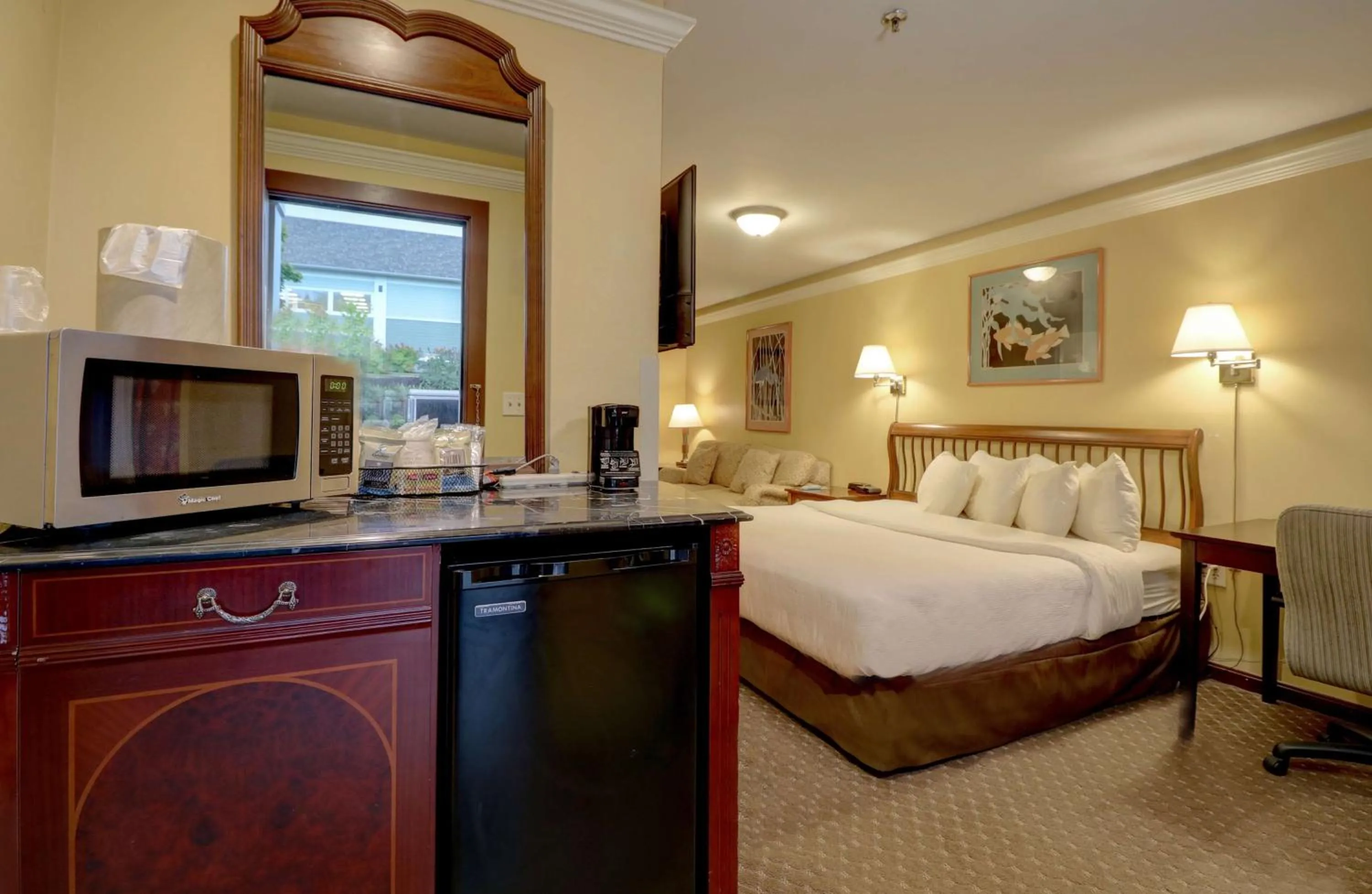 Bedroom, Bed in Senator Inn & Spa