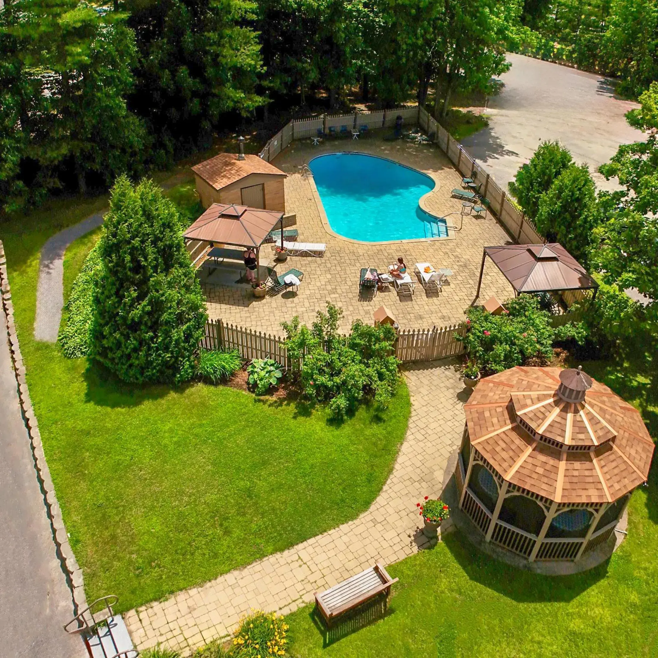 Swimming pool in Senator Inn & Spa Swimming pool in Senator Inn & Spa