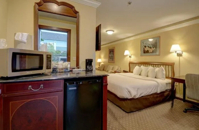 Bedroom, Bed in Senator Inn & Spa