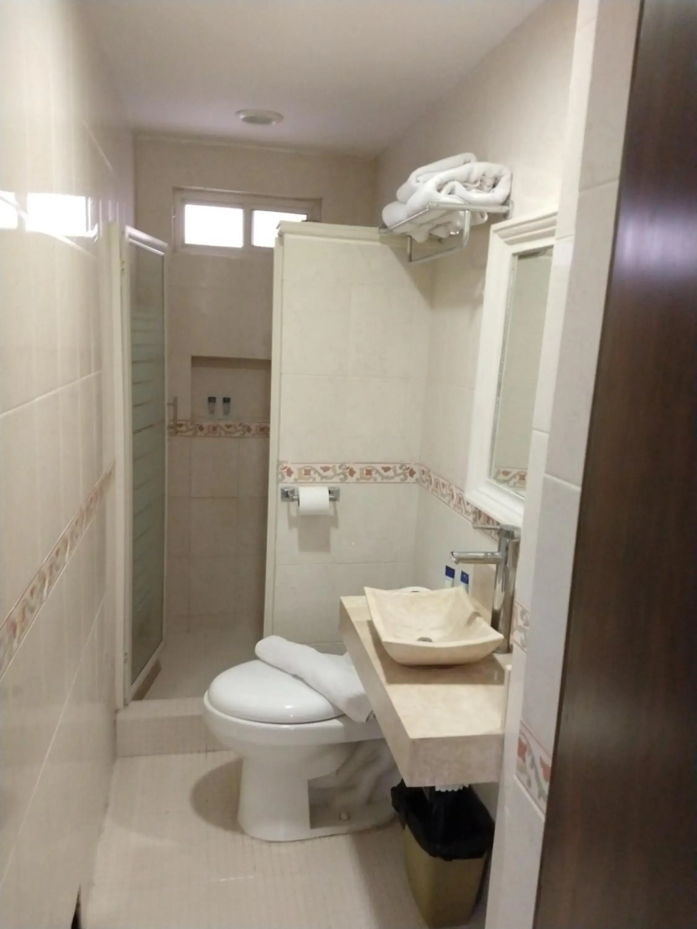 Queen Room - single occupancy in Savoy Express Queen Room - single occupancy in Savoy Express