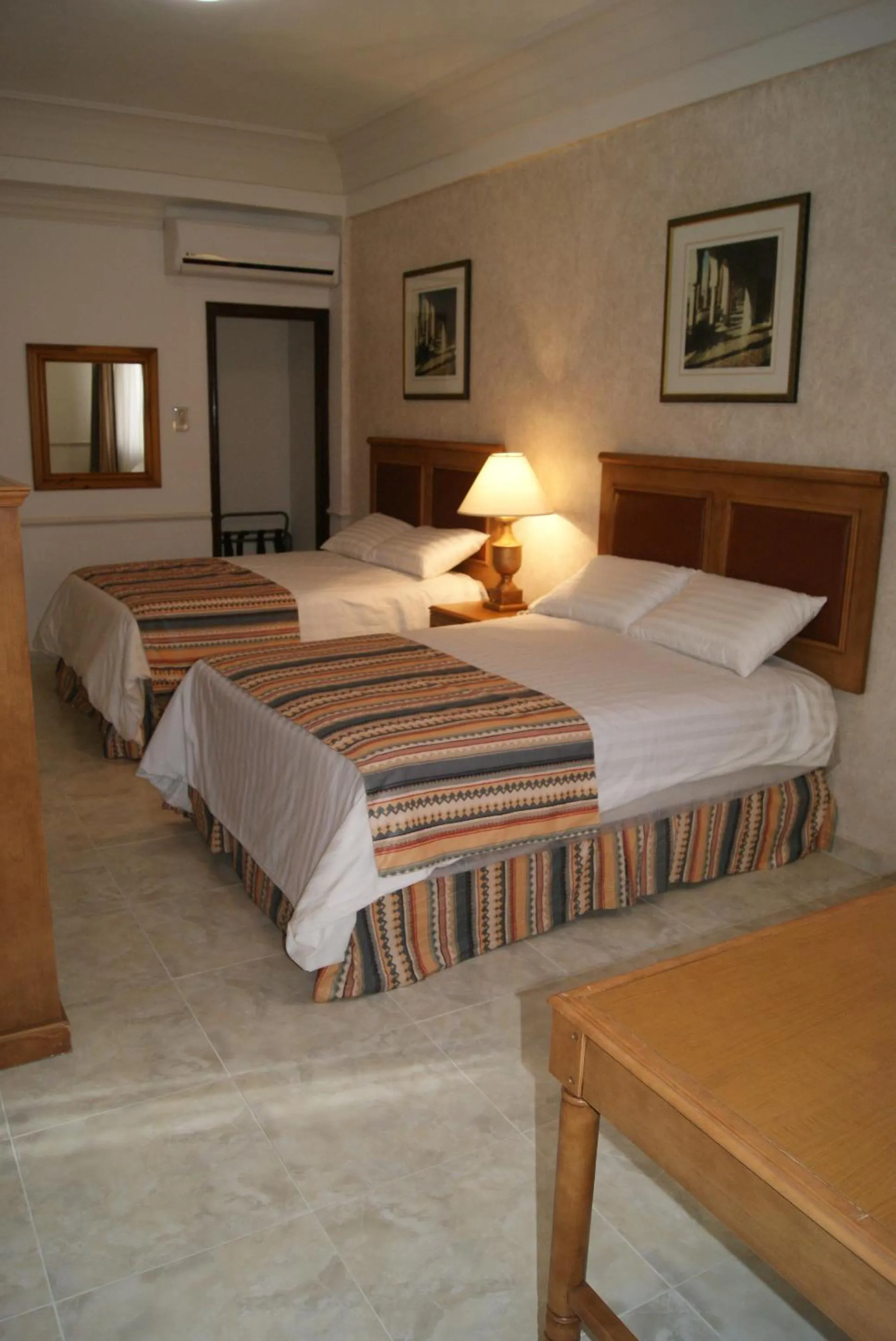 Photo of the whole room, Bed in Savoy Express