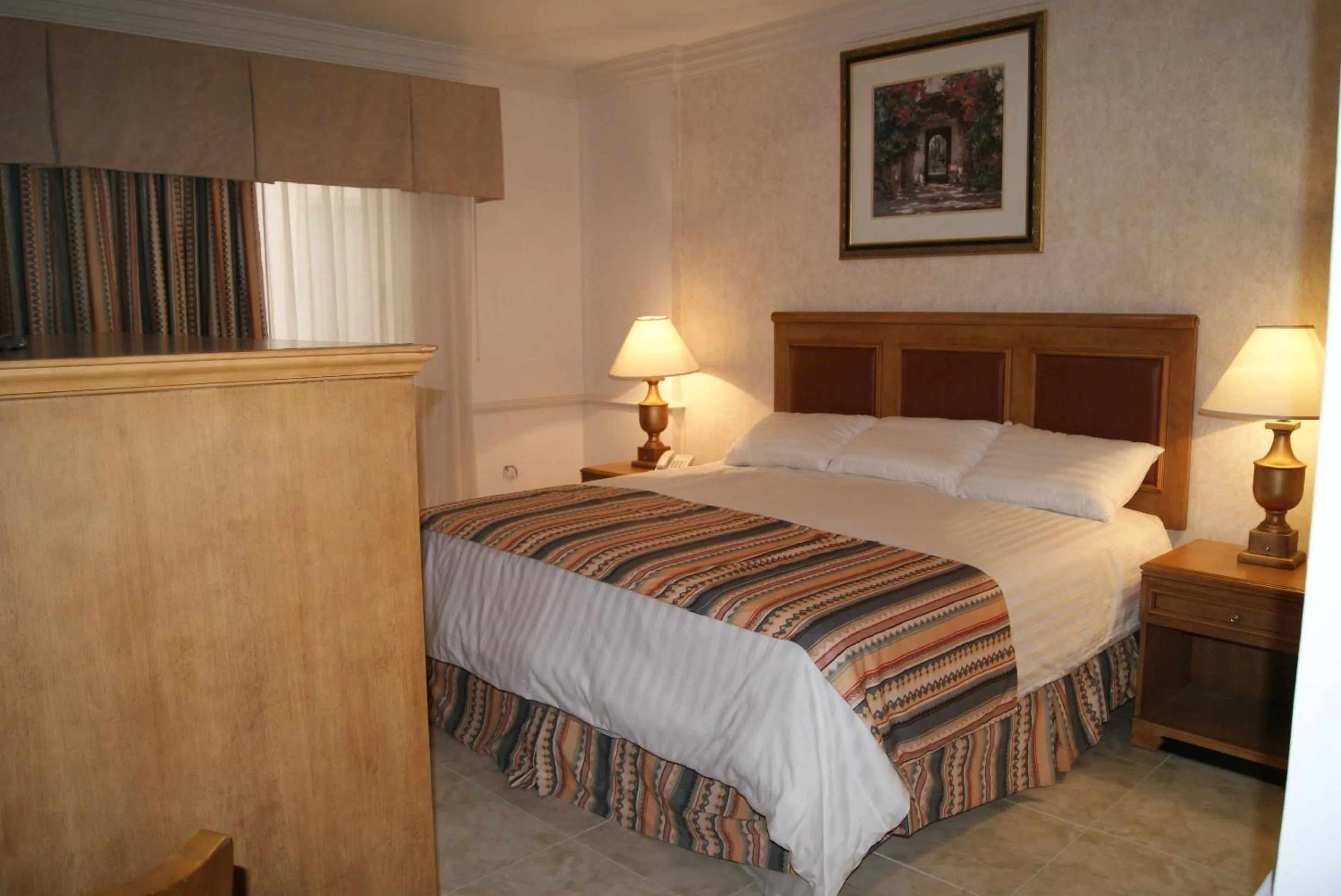 Photo of the whole room, Bed in Savoy Express
