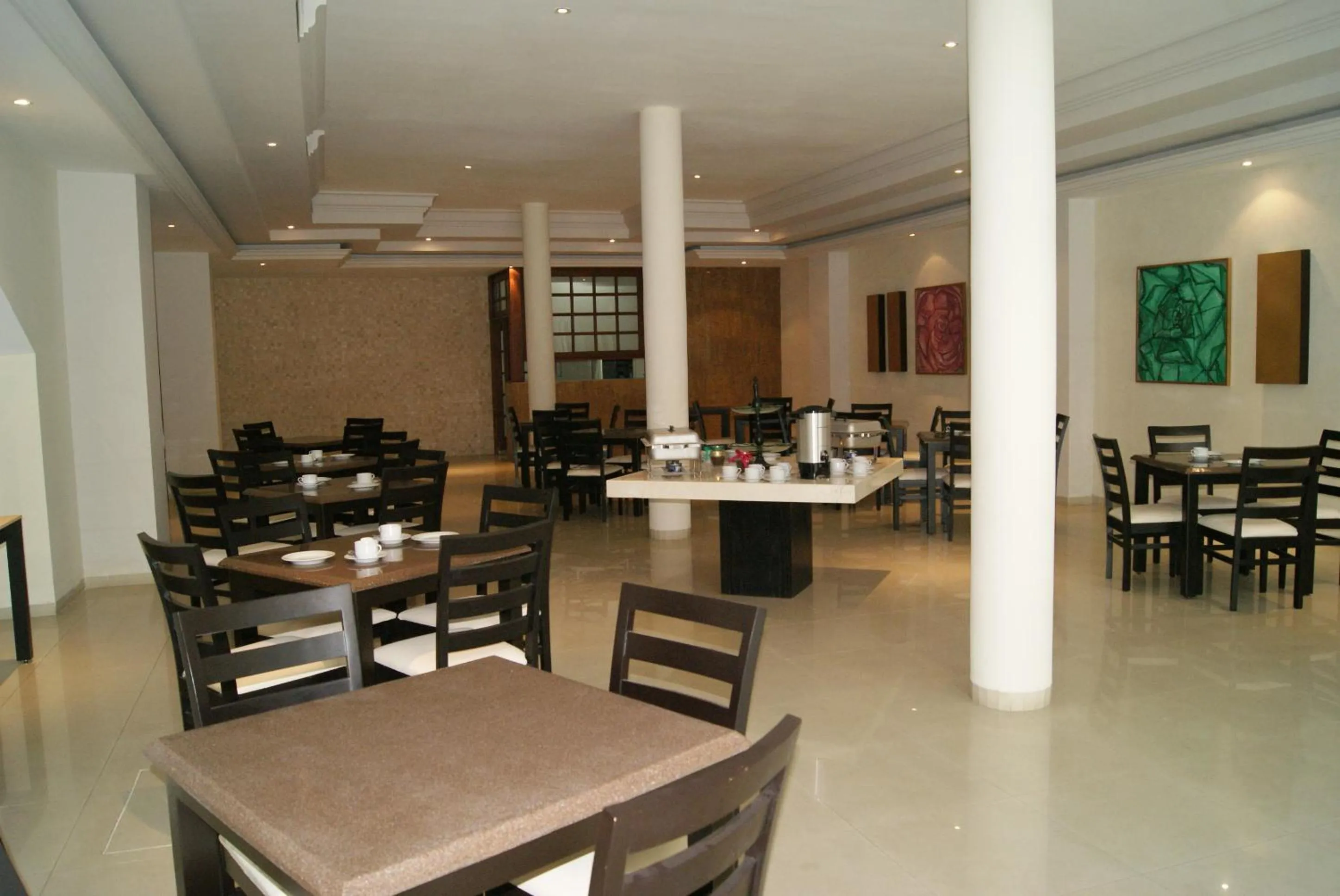 Restaurant/places to eat in Savoy Express