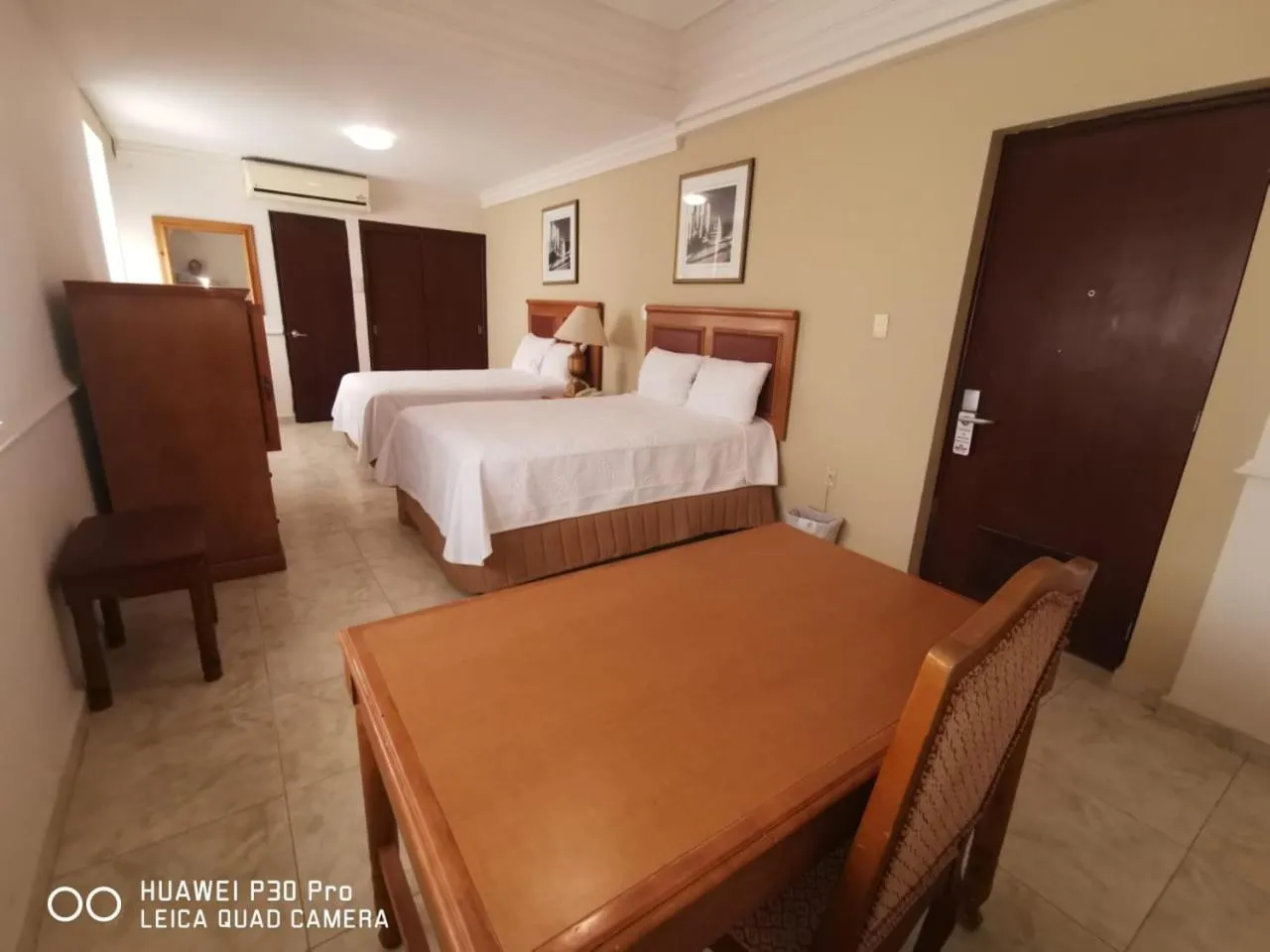 Photo of the whole room, Bed in Savoy Express