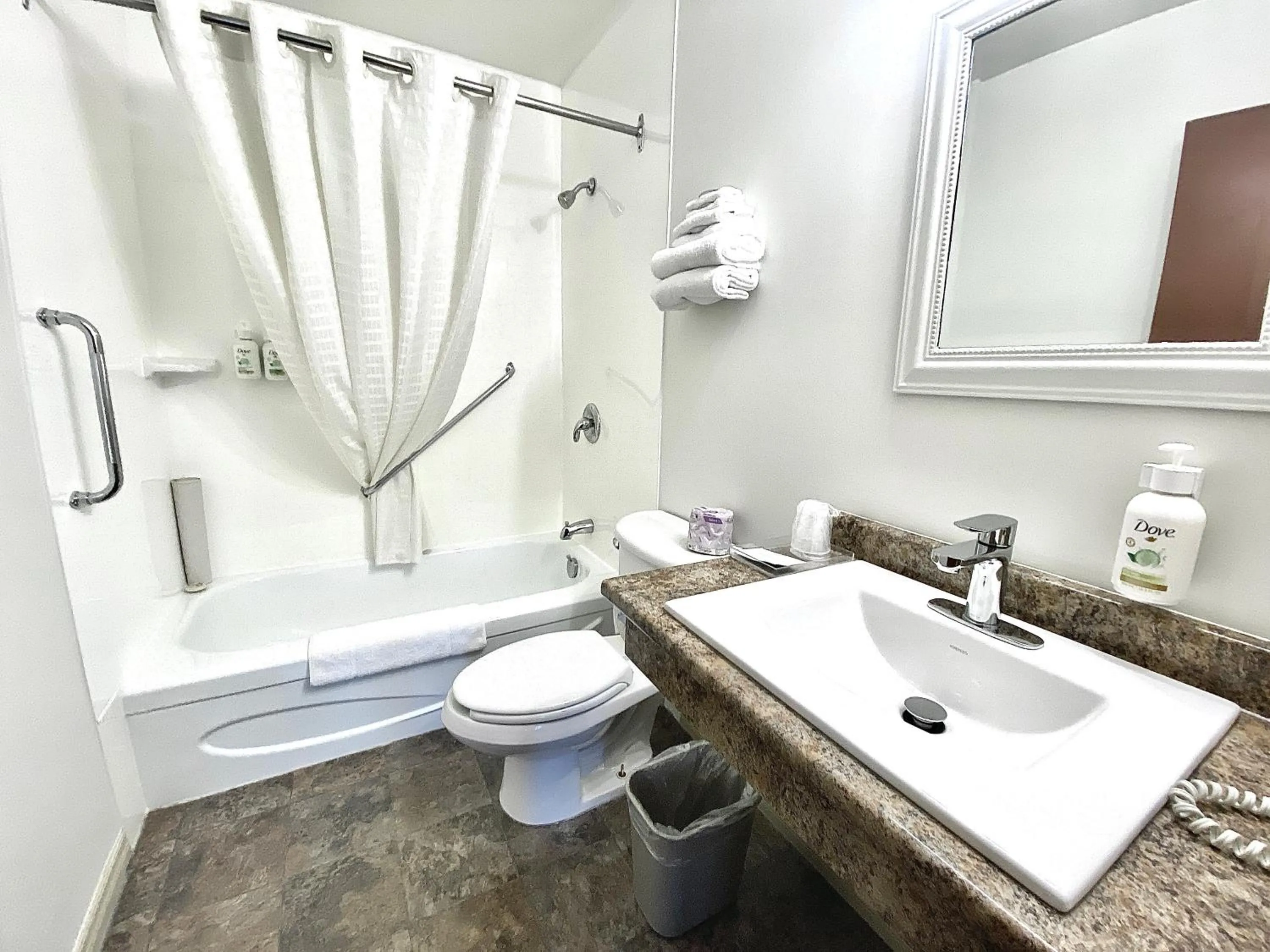 Bathroom in Arbutus Grove Motel