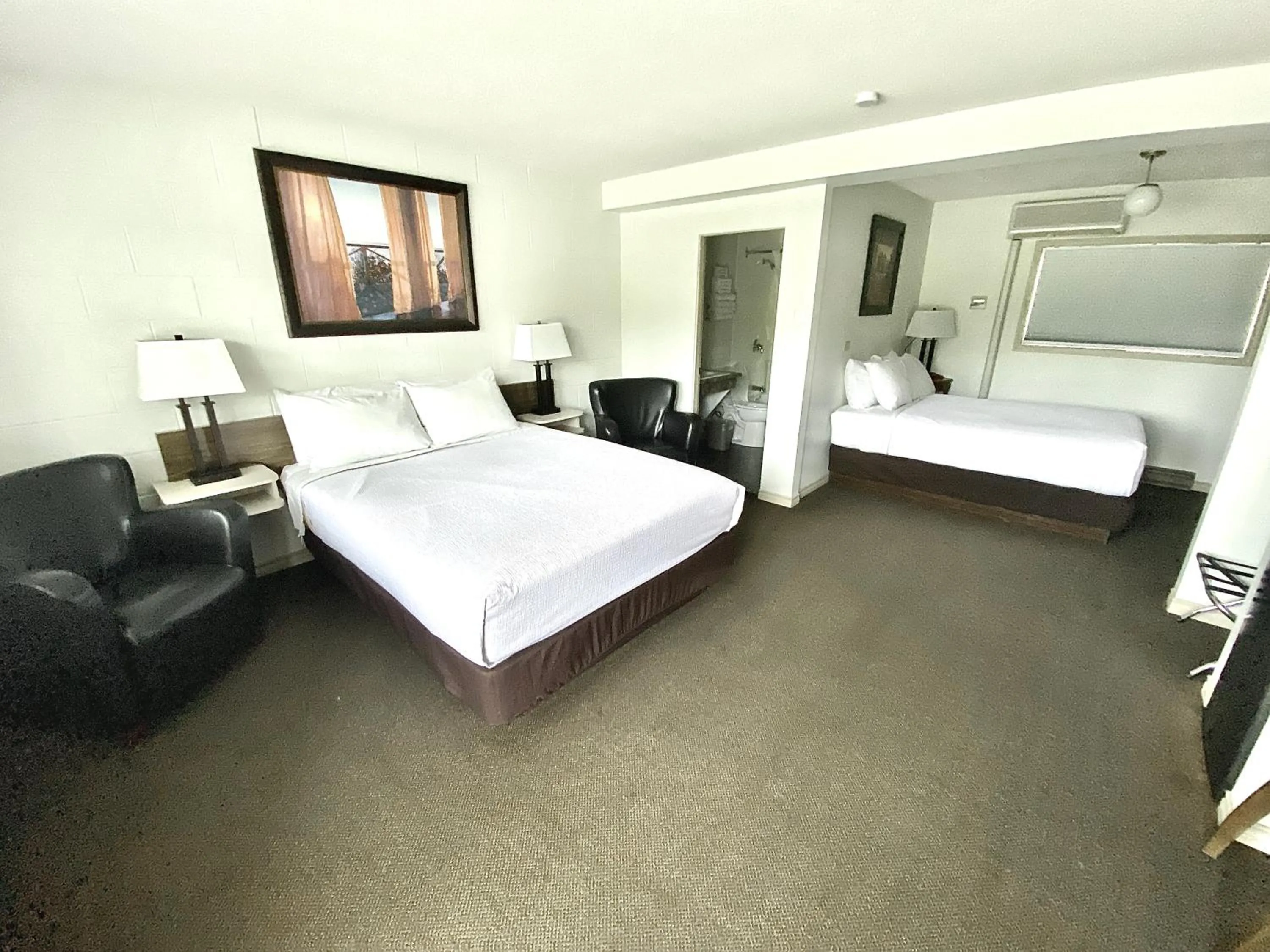 Bedroom, Bed in Arbutus Grove Motel