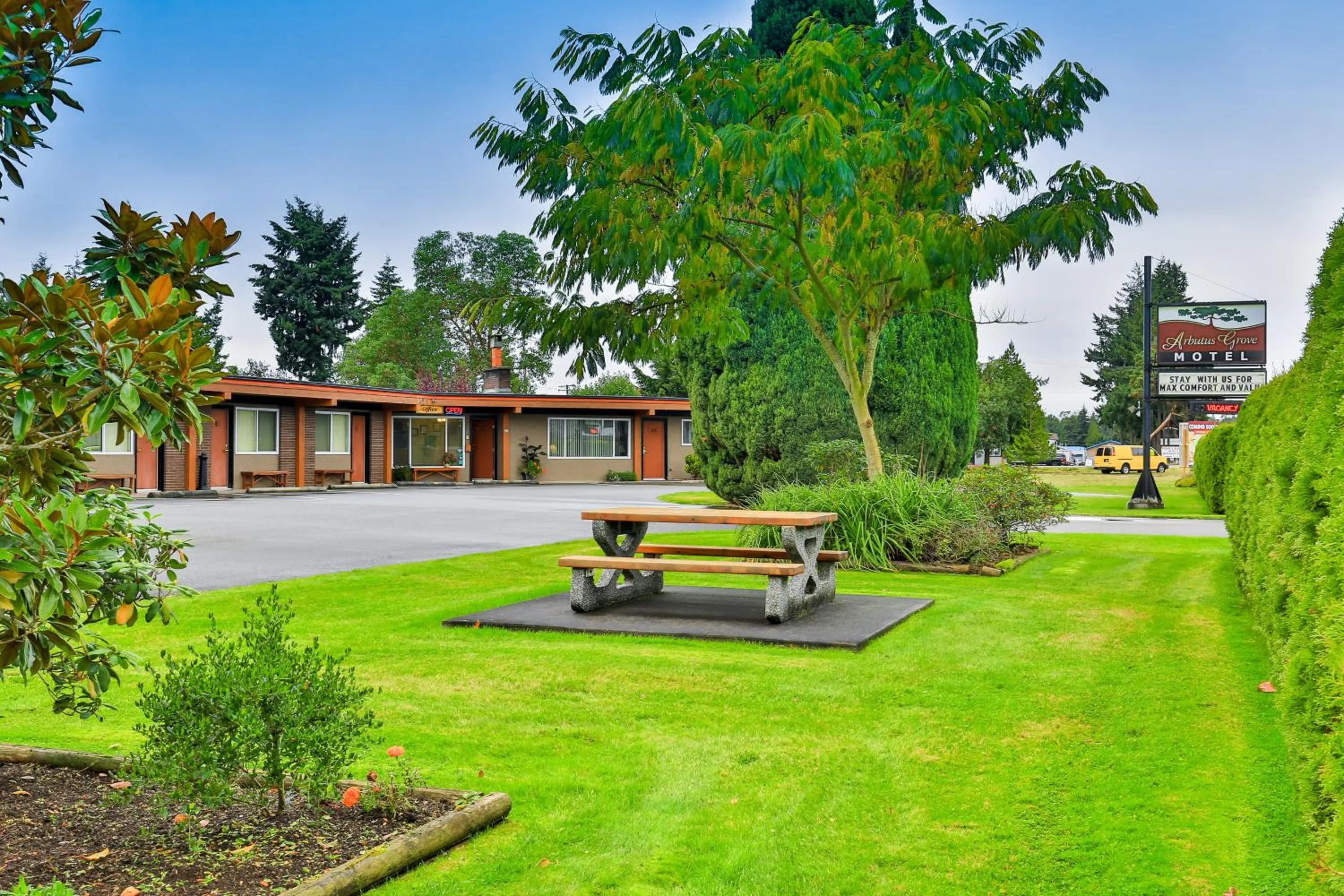 Natural landscape in Arbutus Grove Motel