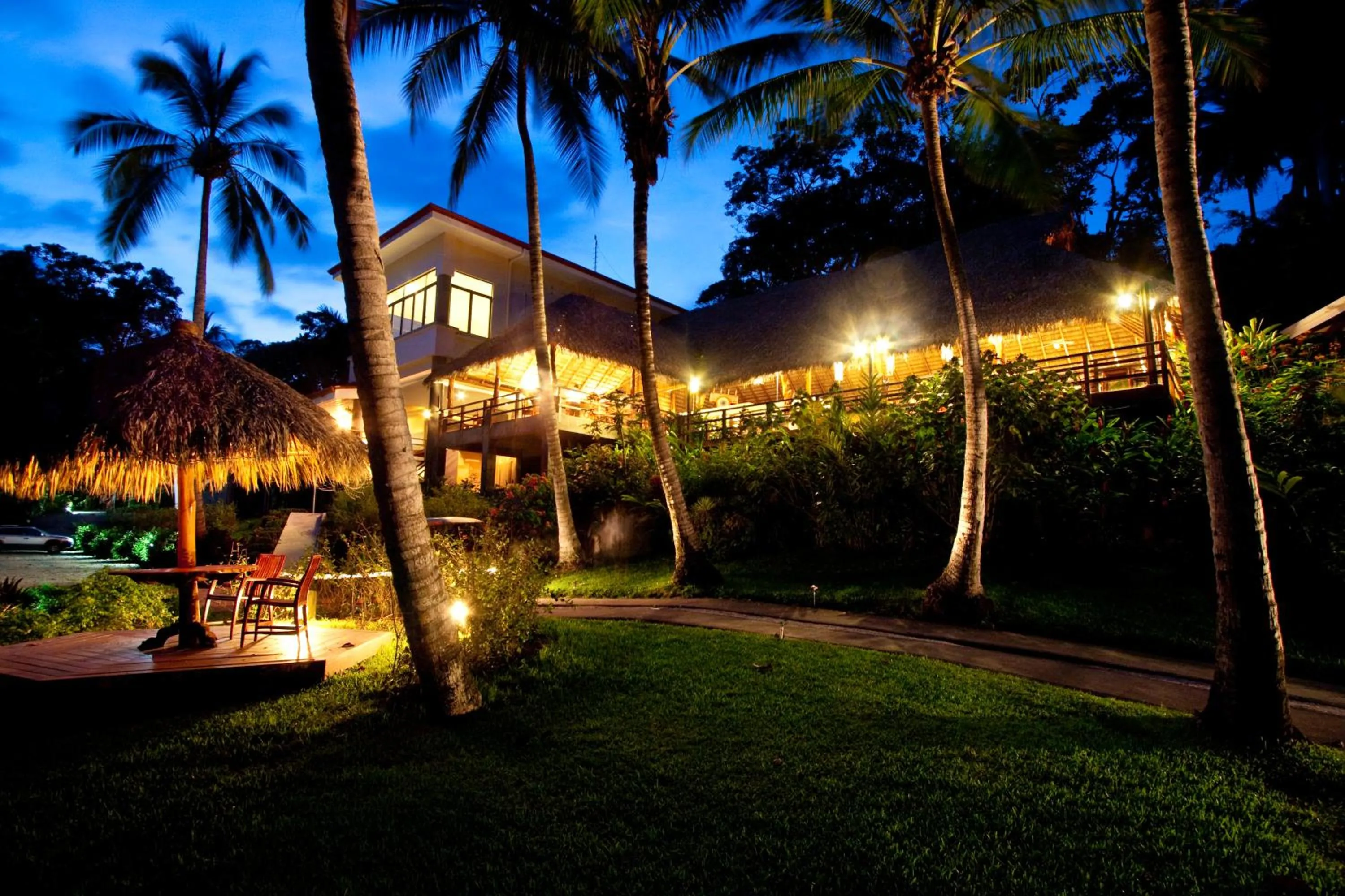 Restaurant/places to eat in Tango Mar Beachfront Boutique Hotel & Villas