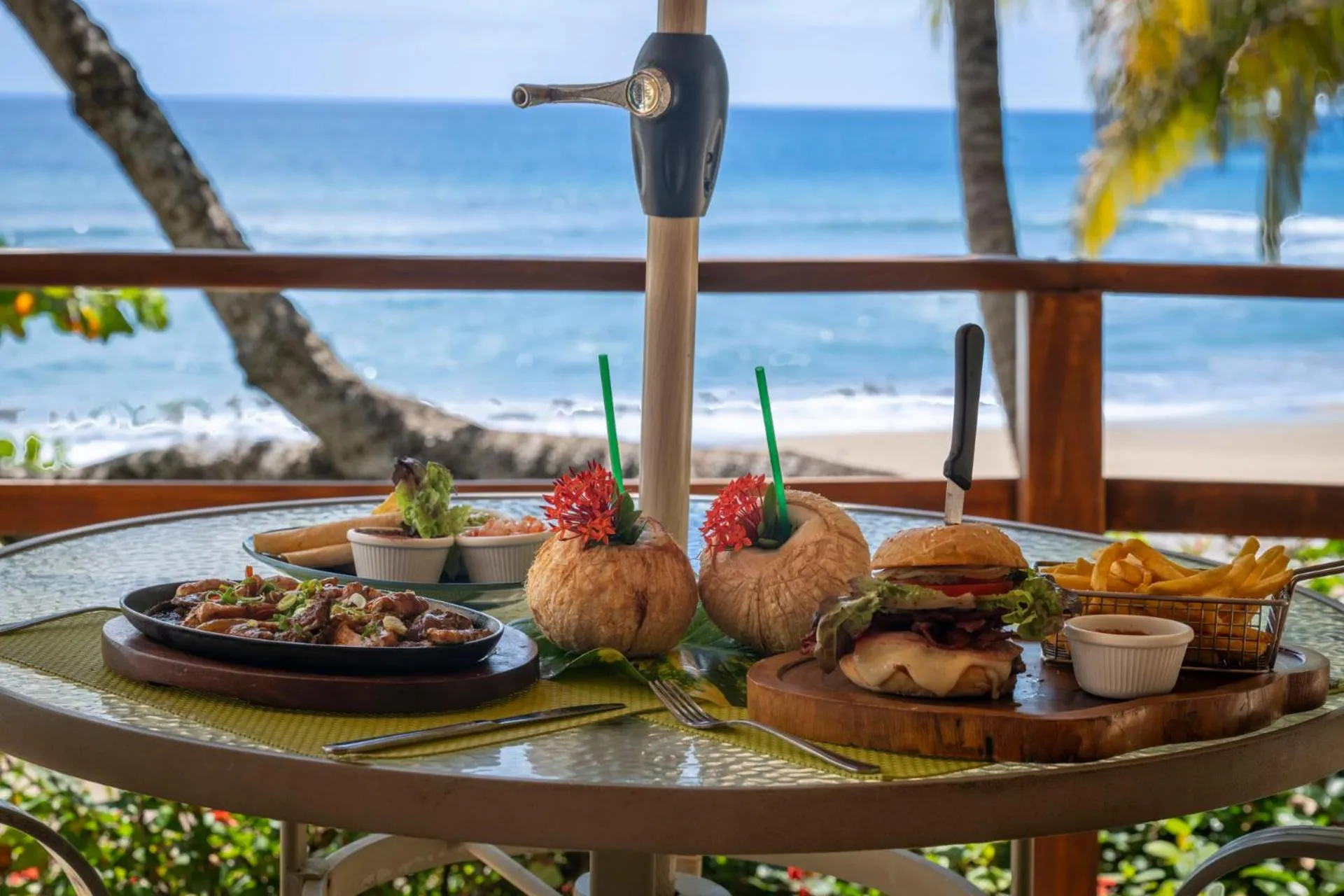 Food and drinks in Tango Mar Beachfront Boutique Hotel & Villas