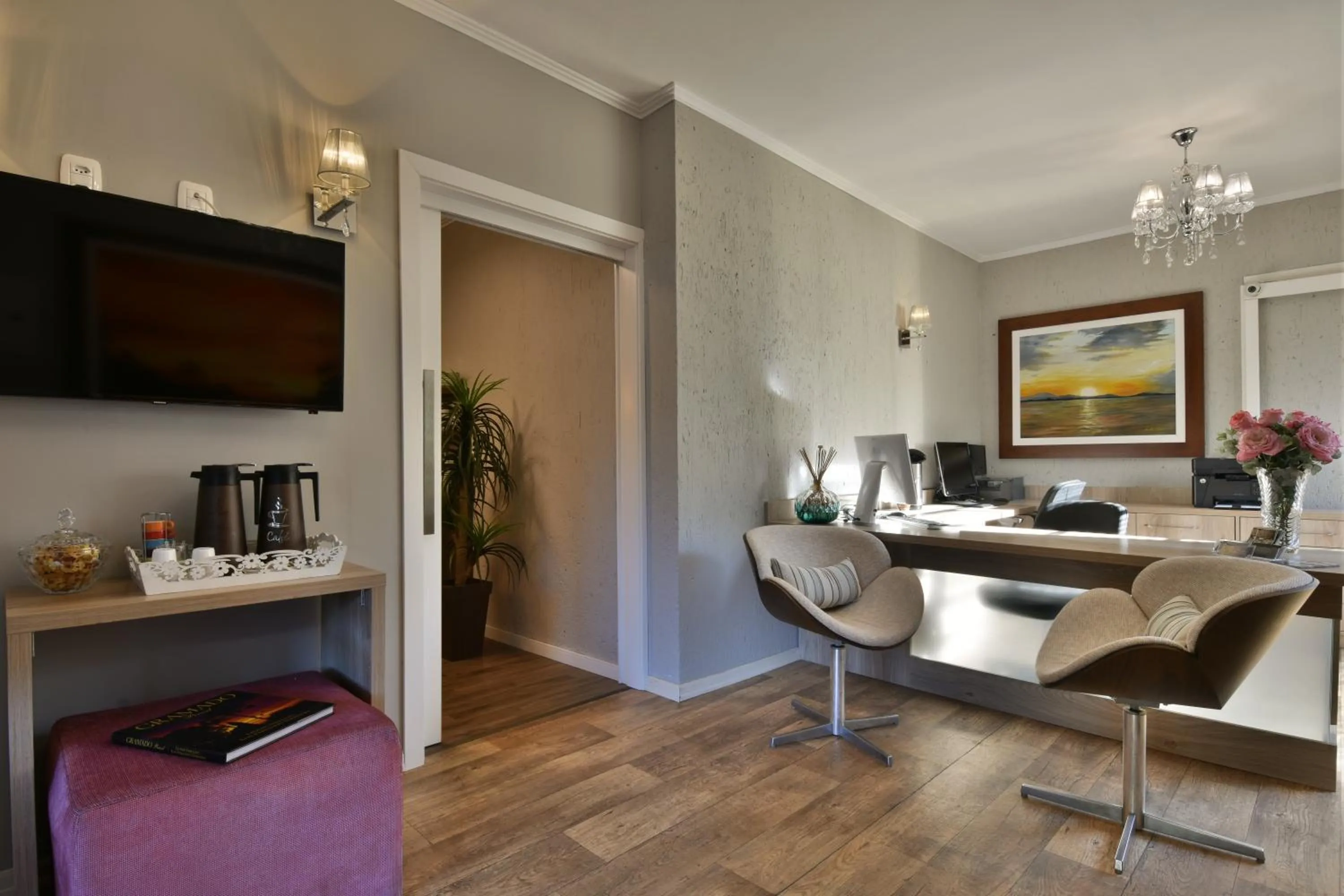 Communal lounge/ TV room in Pousada Solar Viena