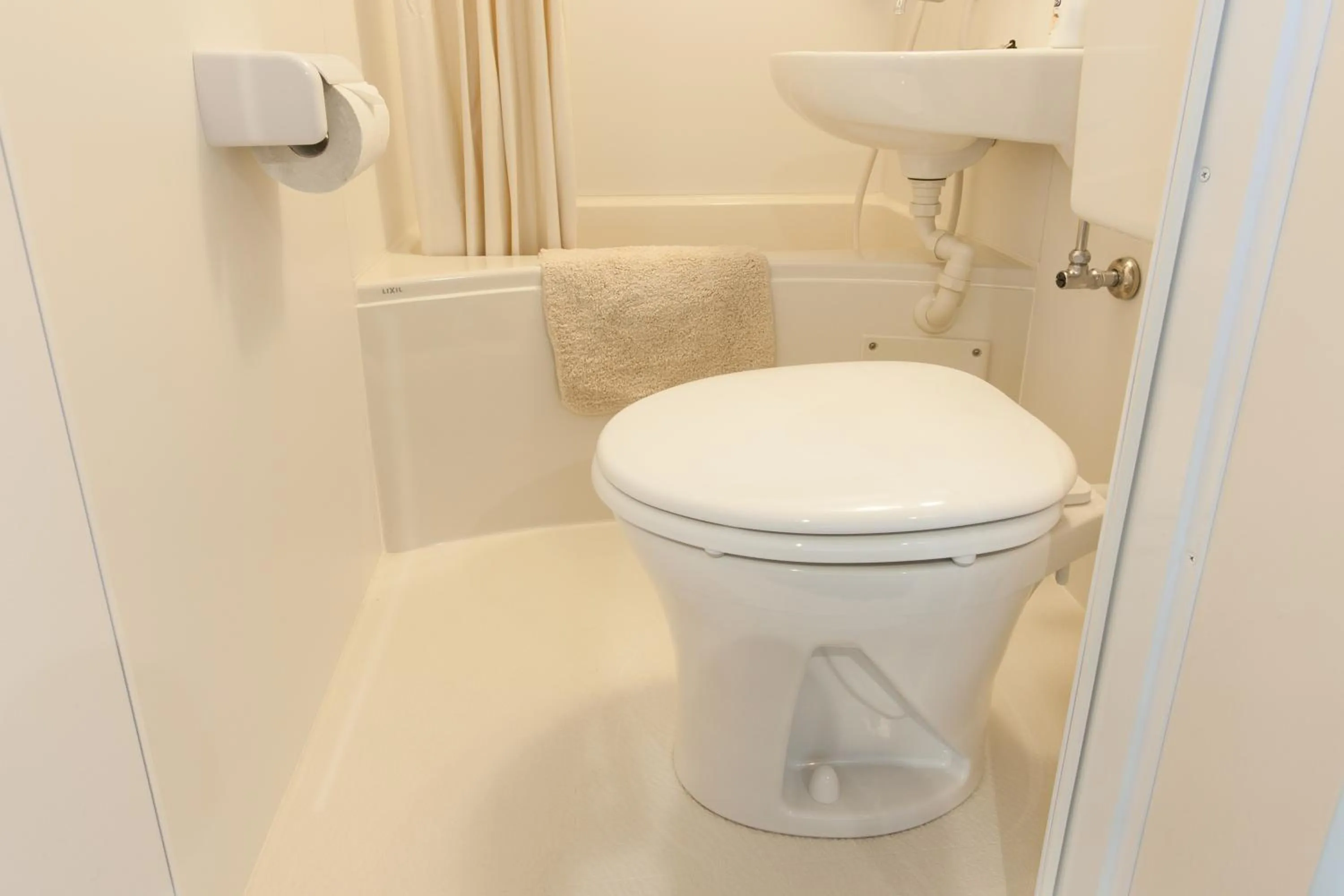 Toilet in Hotel Cocoro Inn Asakusa Kuramae