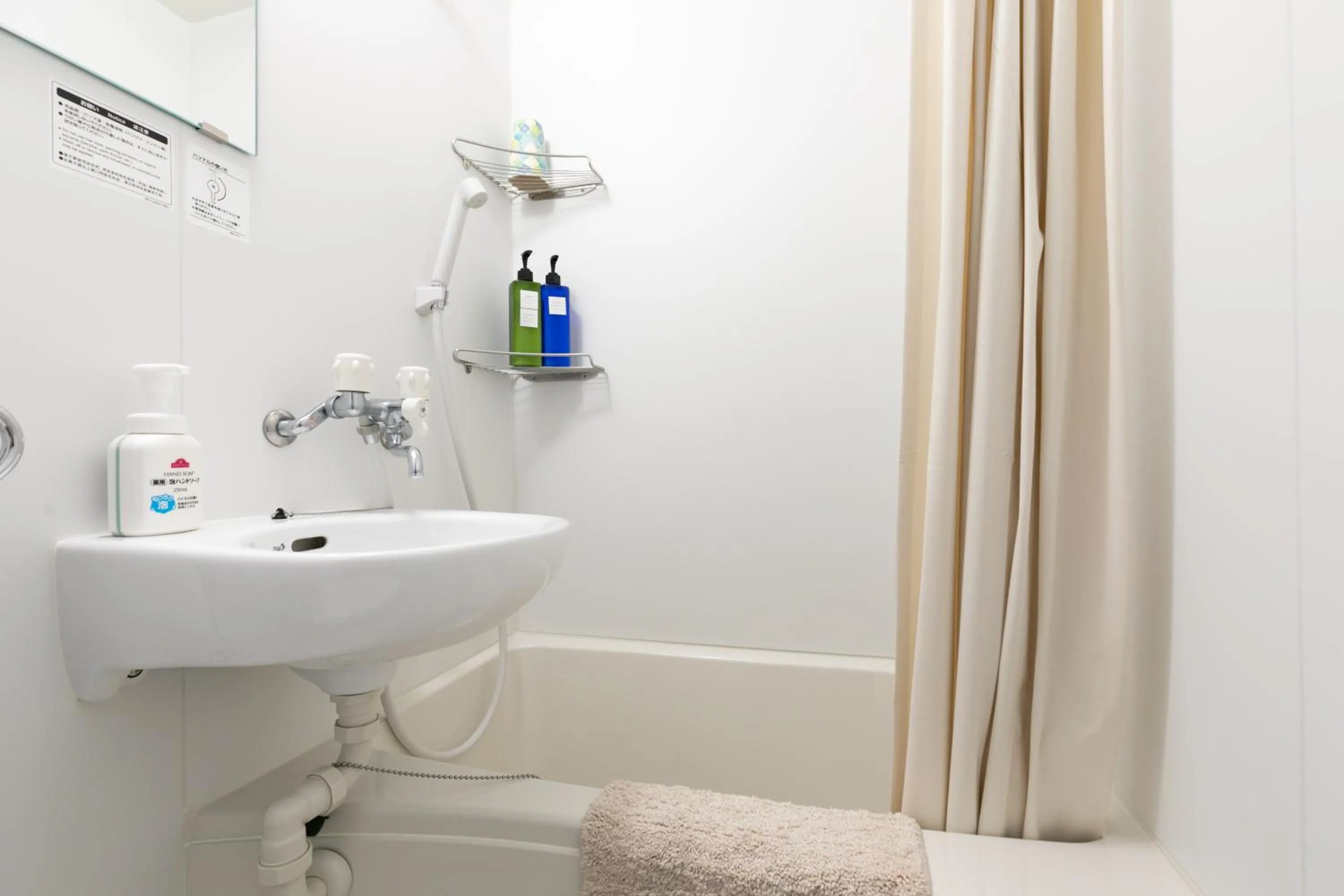 Shower in Hotel Cocoro Inn Asakusa Kuramae