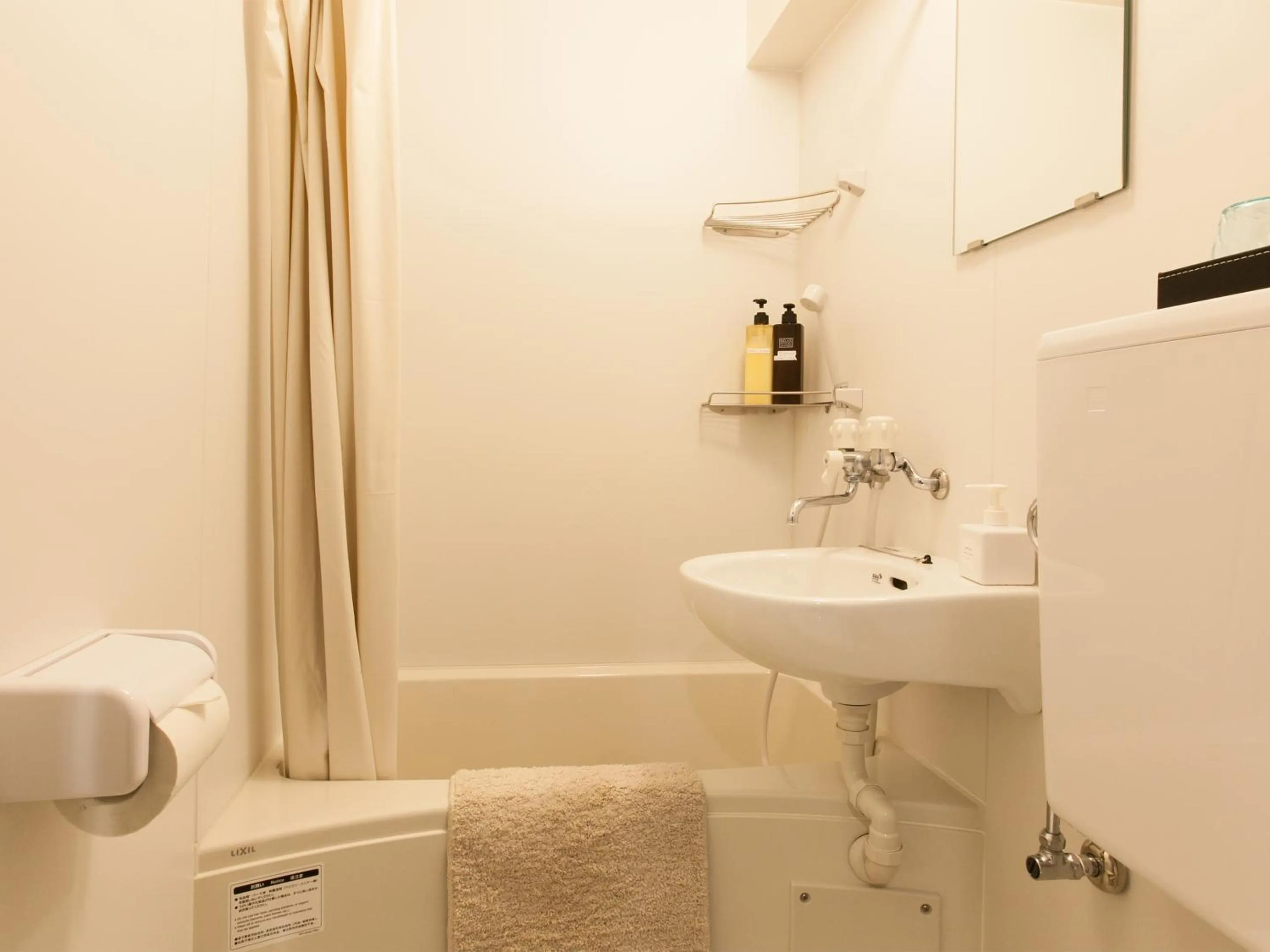 Shower in Hotel Cocoro Inn Asakusa Kuramae