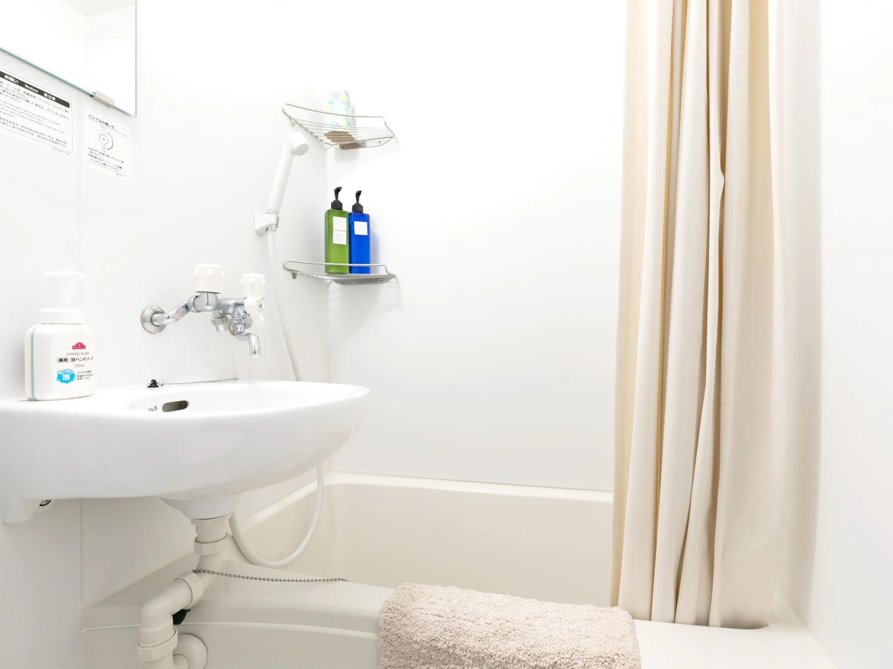 Shower in Hotel Cocoro Inn Asakusa Kuramae