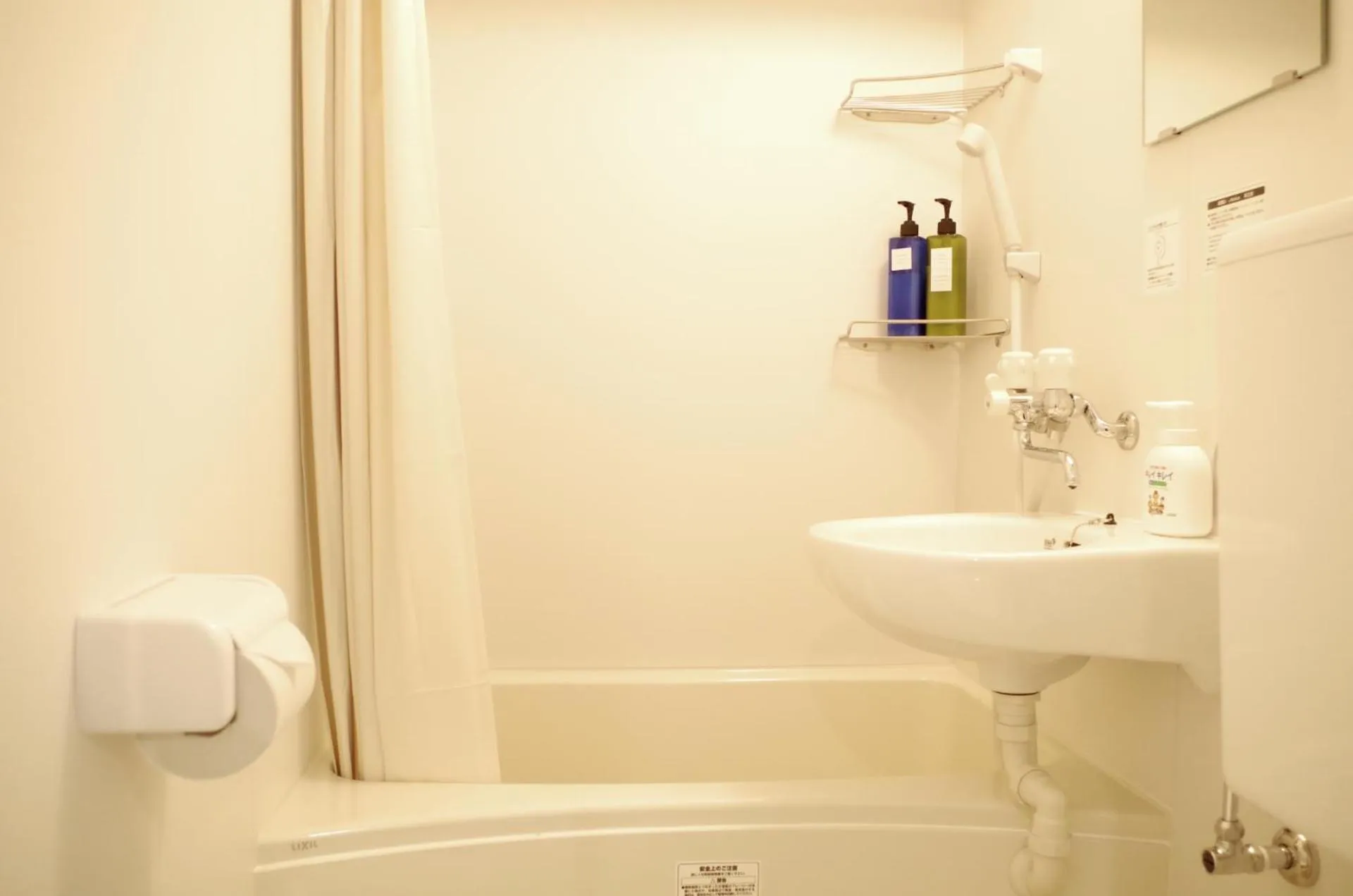 Shower in Hotel Cocoro Inn Asakusa Kuramae