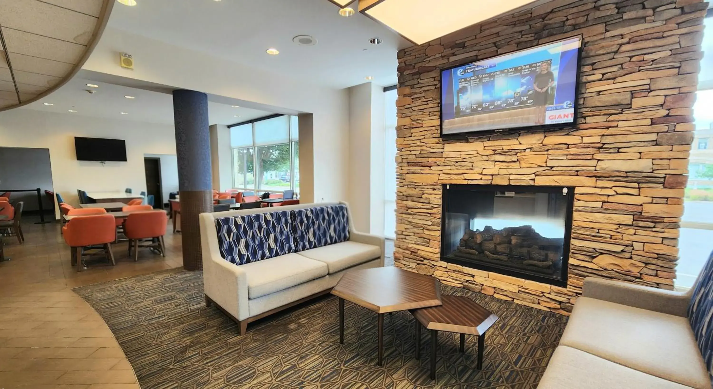 Property building in Holiday Inn Express Philadelphia Penn's Landing by IHG Property building in Holiday Inn Express Philadelphia Penn's Landing by IHG