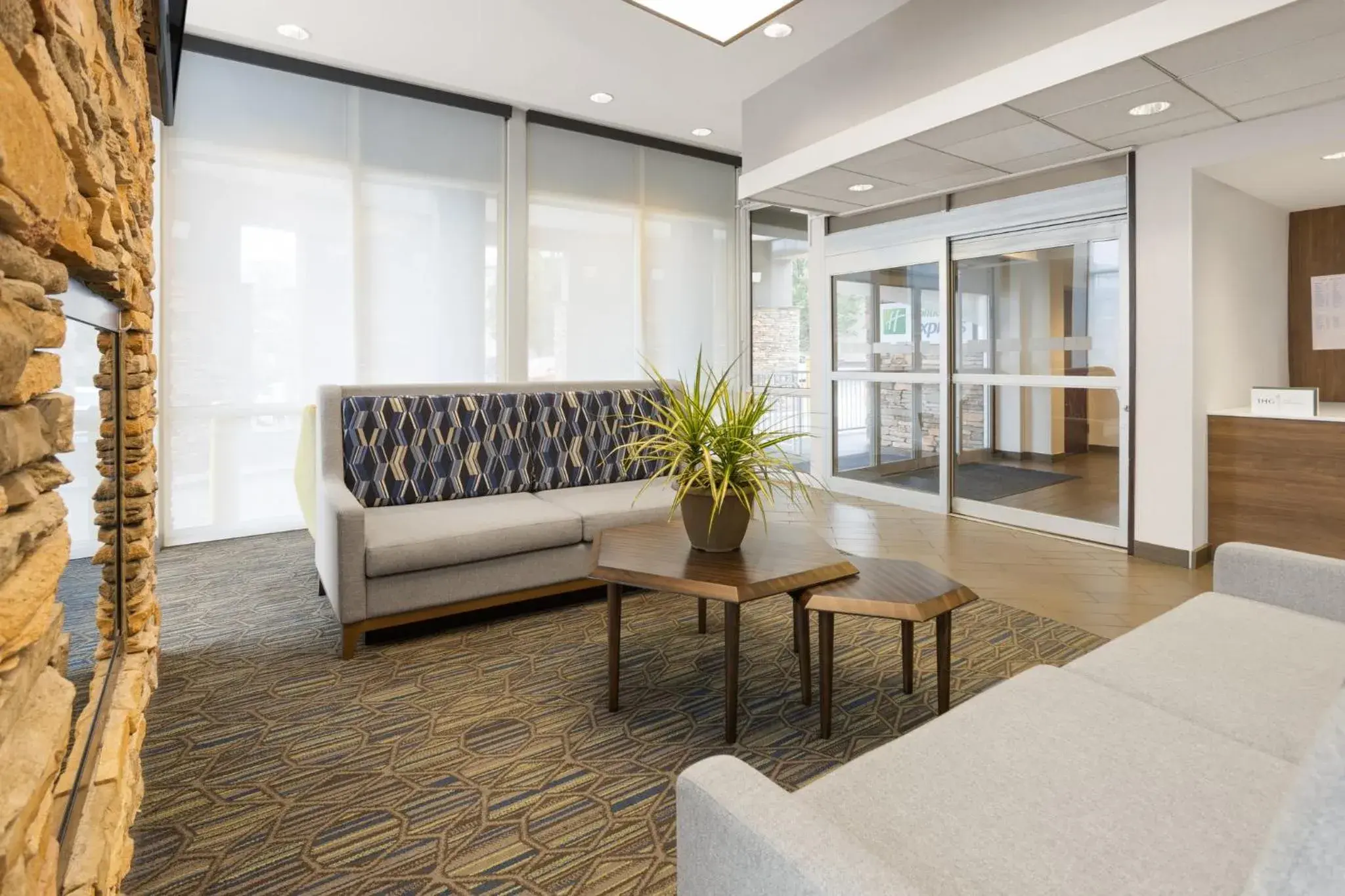 Property building in Holiday Inn Express Philadelphia Penn's Landing by IHG Property building in Holiday Inn Express Philadelphia Penn's Landing by IHG