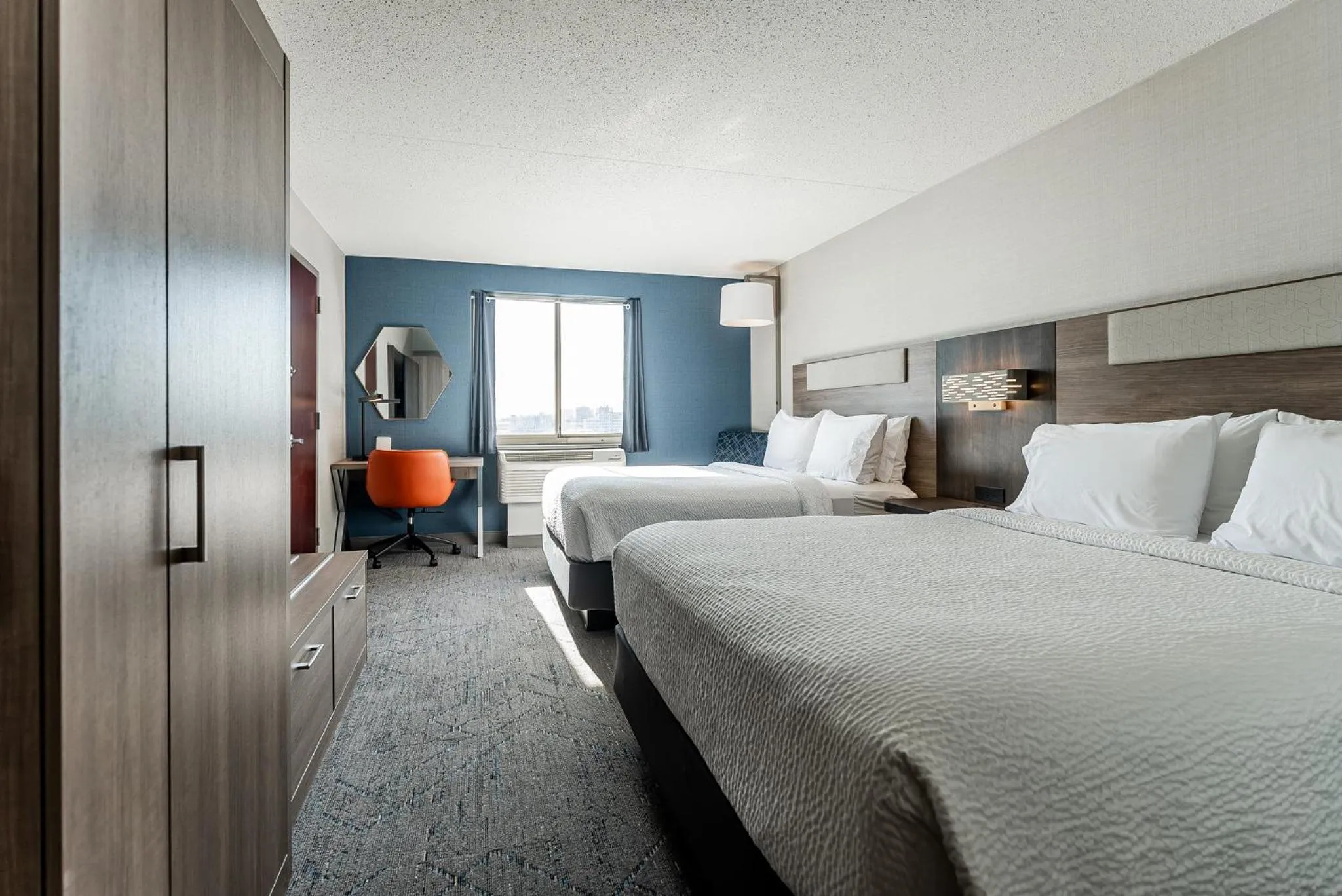 Photo of the whole room, Bed in Holiday Inn Express Philadelphia Penn's Landing by IHG