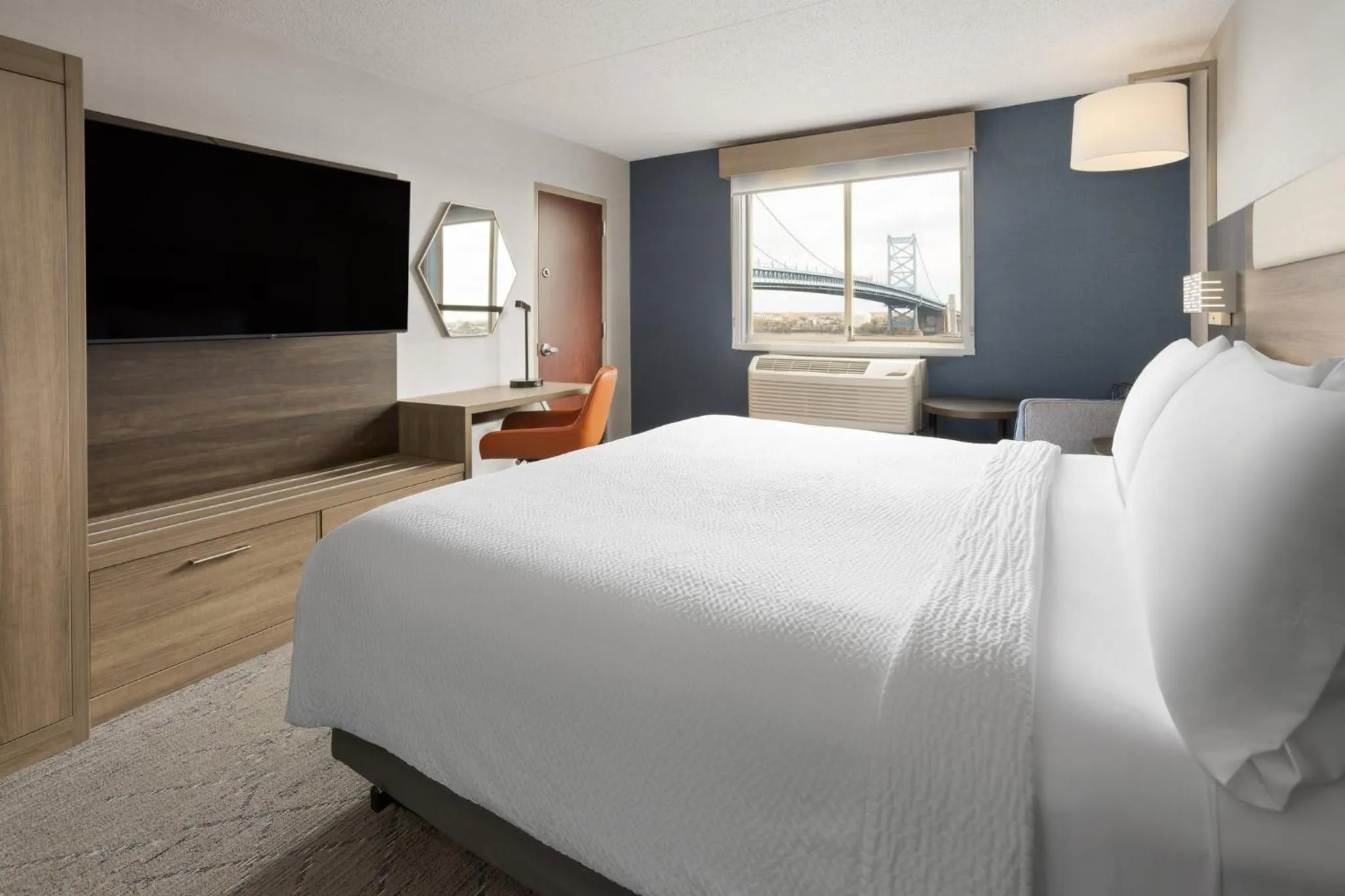 Photo of the whole room, Bed in Holiday Inn Express Philadelphia Penn's Landing by IHG