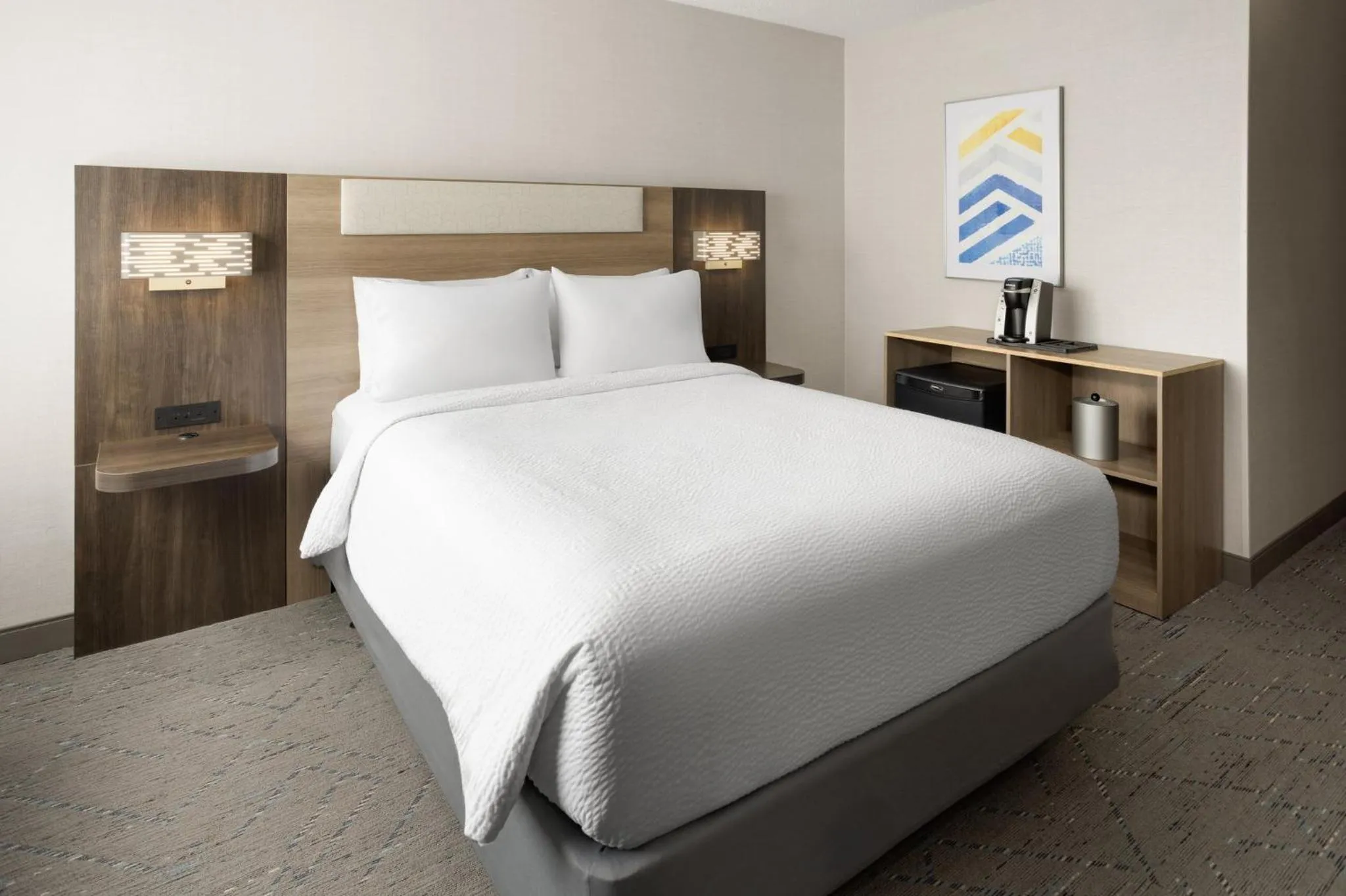 Photo of the whole room, Bed in Holiday Inn Express Philadelphia Penn's Landing by IHG