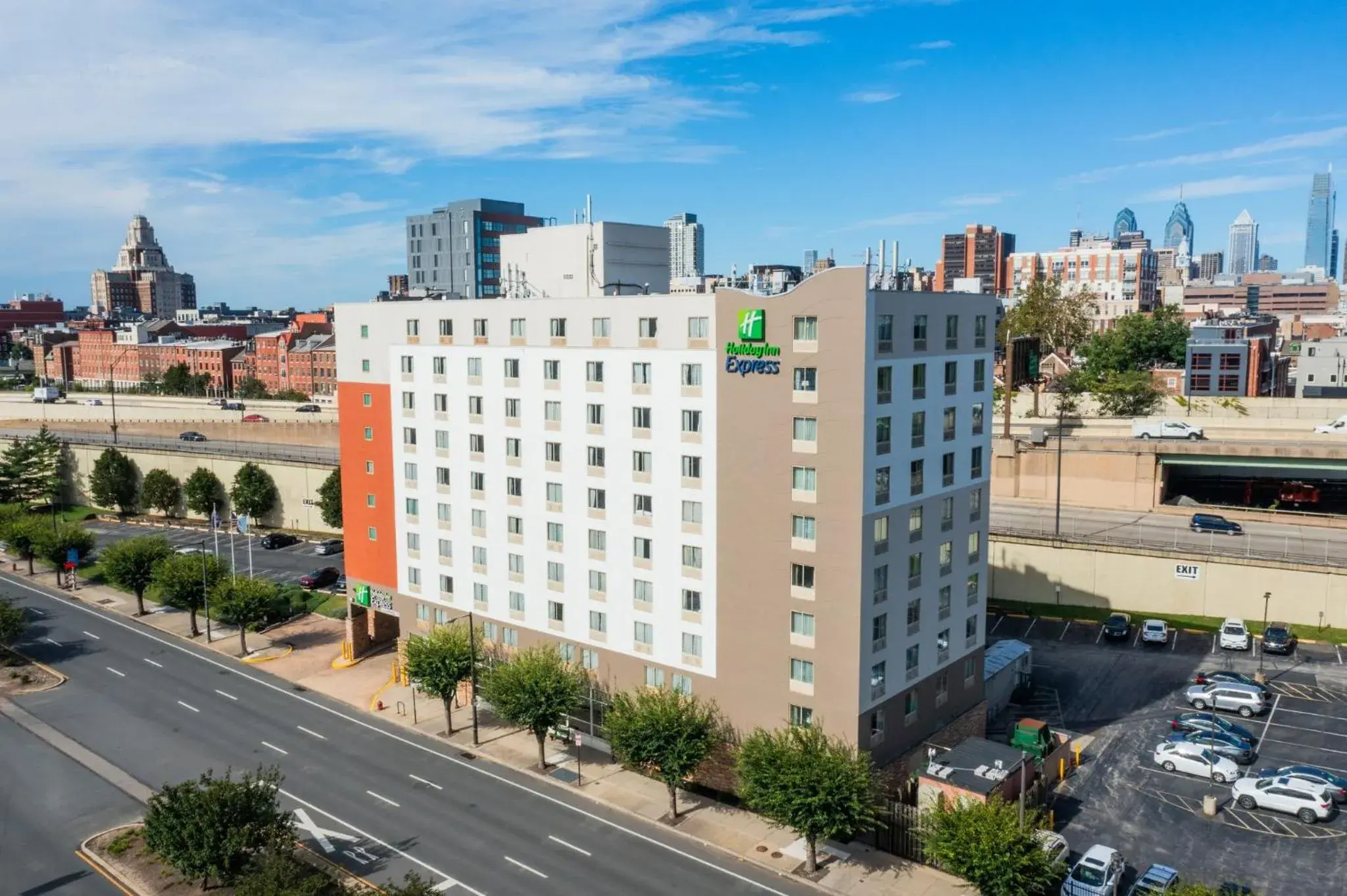 Property building in Holiday Inn Express Philadelphia Penn's Landing by IHG Property building in Holiday Inn Express Philadelphia Penn's Landing by IHG