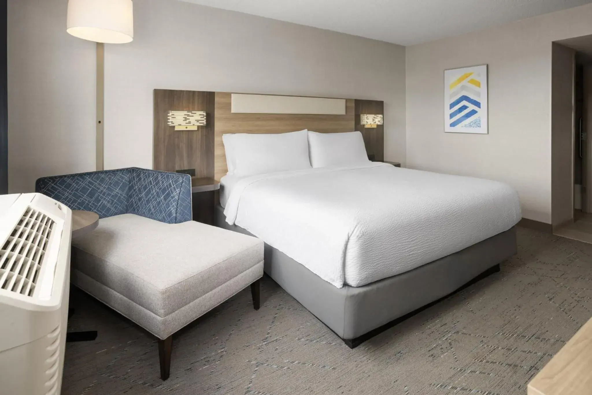 Photo of the whole room, Bed in Holiday Inn Express Philadelphia Penn's Landing by IHG Photo of the whole room, Bed in Holiday Inn Express Philadelphia Penn's Landing by IHG