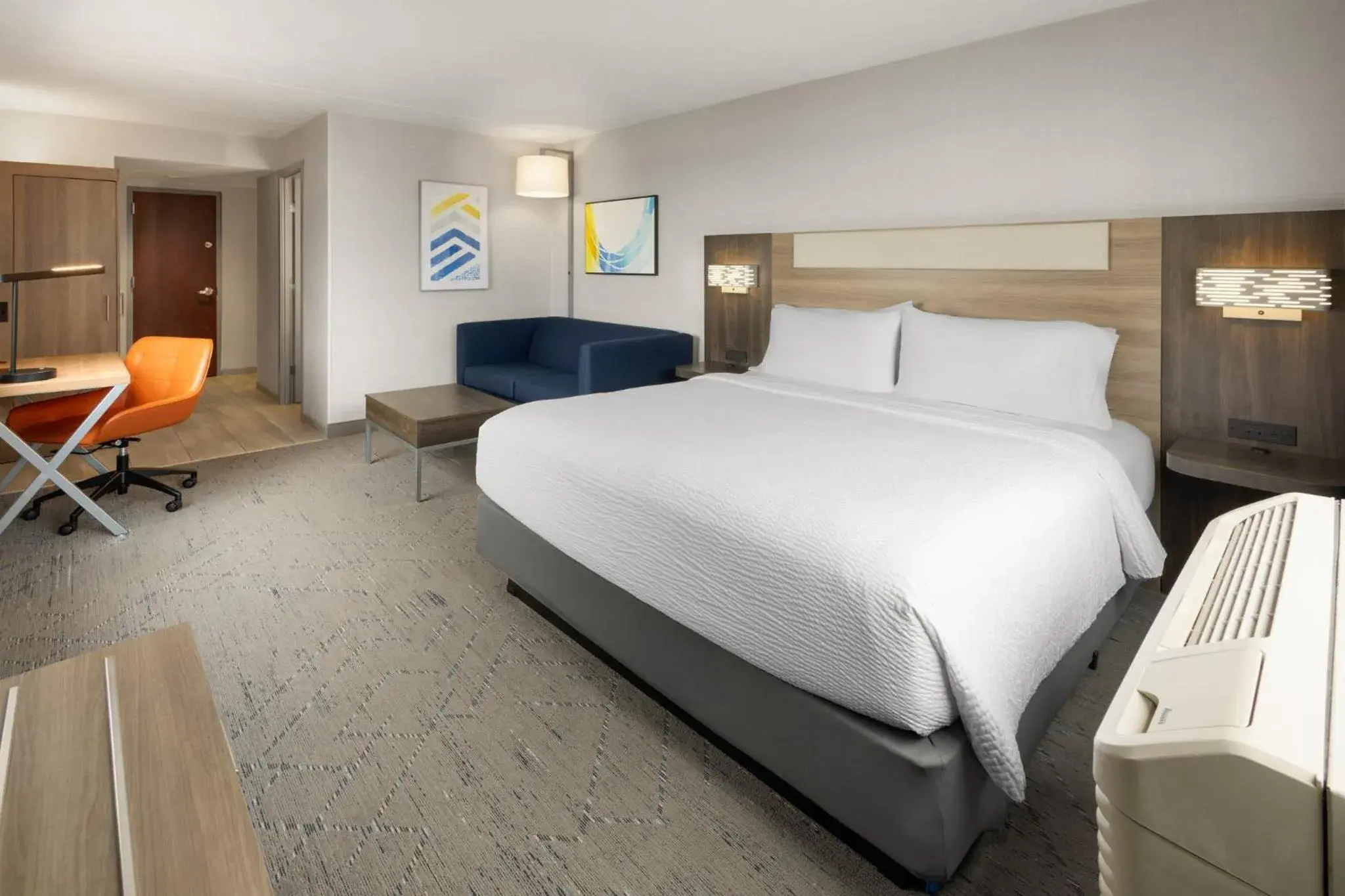 Photo of the whole room, Bed in Holiday Inn Express Philadelphia Penn's Landing by IHG Photo of the whole room, Bed in Holiday Inn Express Philadelphia Penn's Landing by IHG