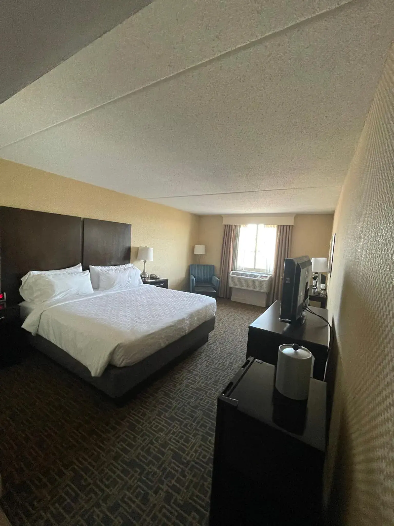 Photo of the whole room, Bed in Holiday Inn Express Philadelphia Penn's Landing by IHG Photo of the whole room, Bed in Holiday Inn Express Philadelphia Penn's Landing by IHG