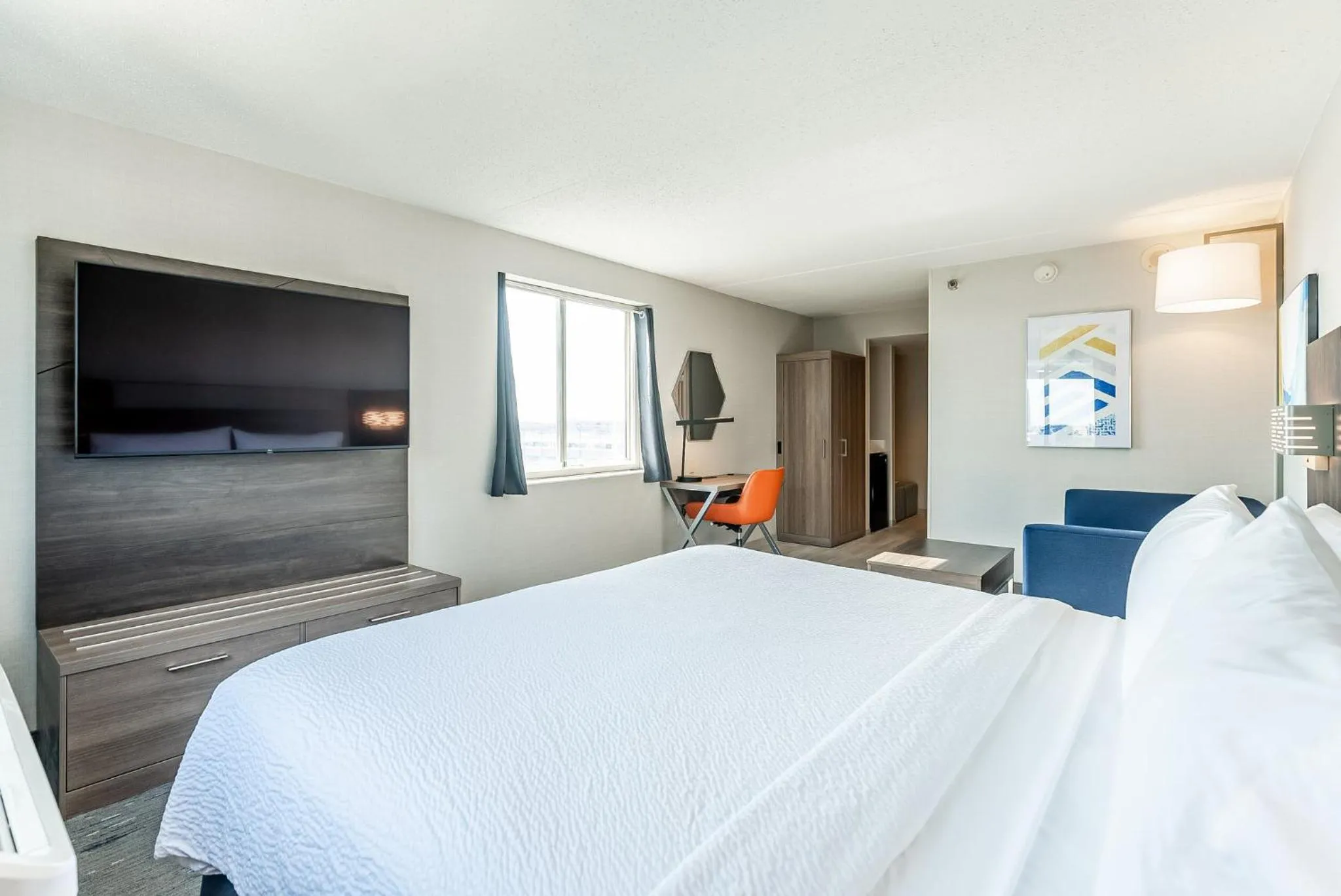 Photo of the whole room, Bed in Holiday Inn Express Philadelphia Penn's Landing by IHG