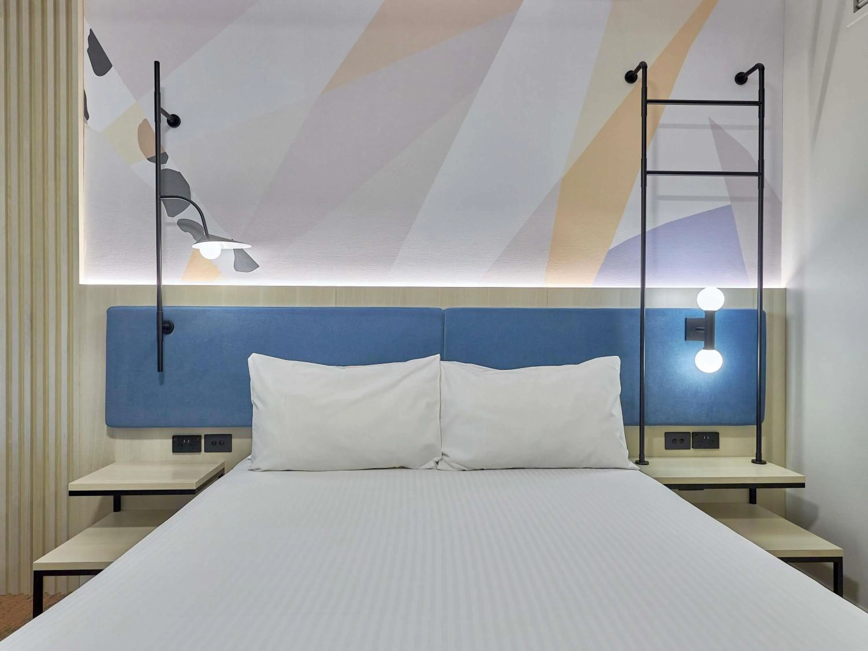 Bedroom, Bed in ibis Perth