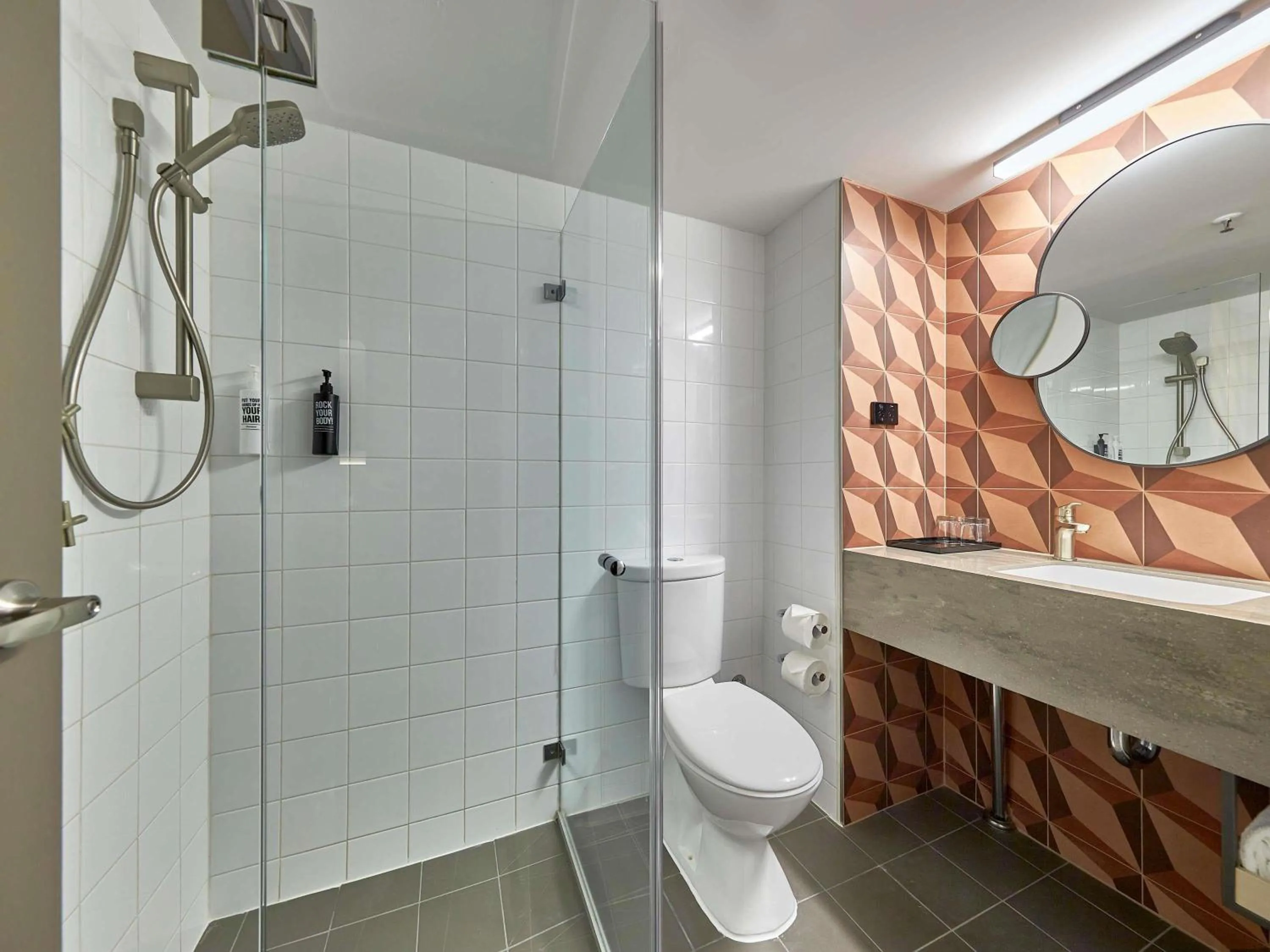 Bedroom in ibis Perth