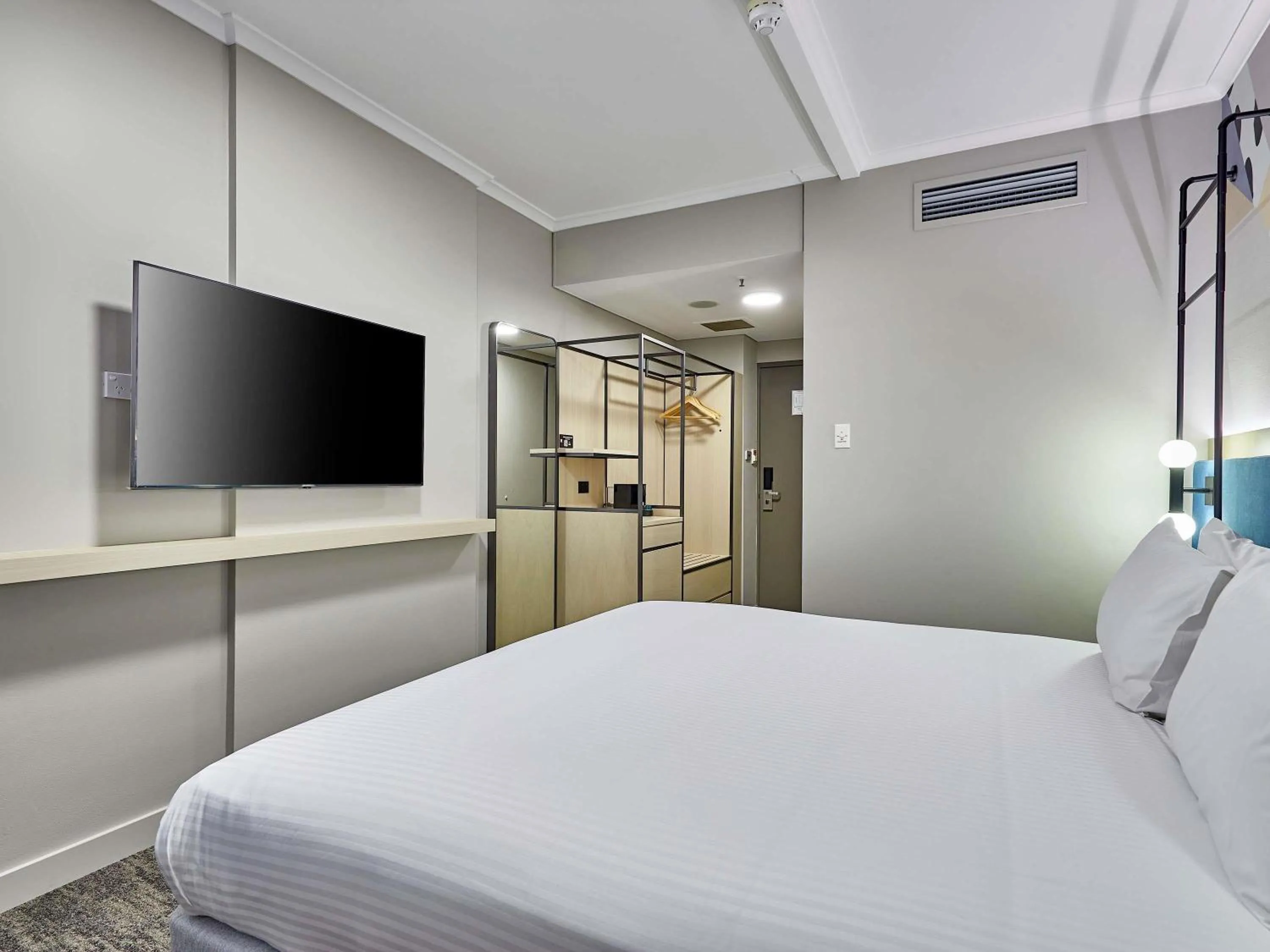 Bedroom, Bed in ibis Perth