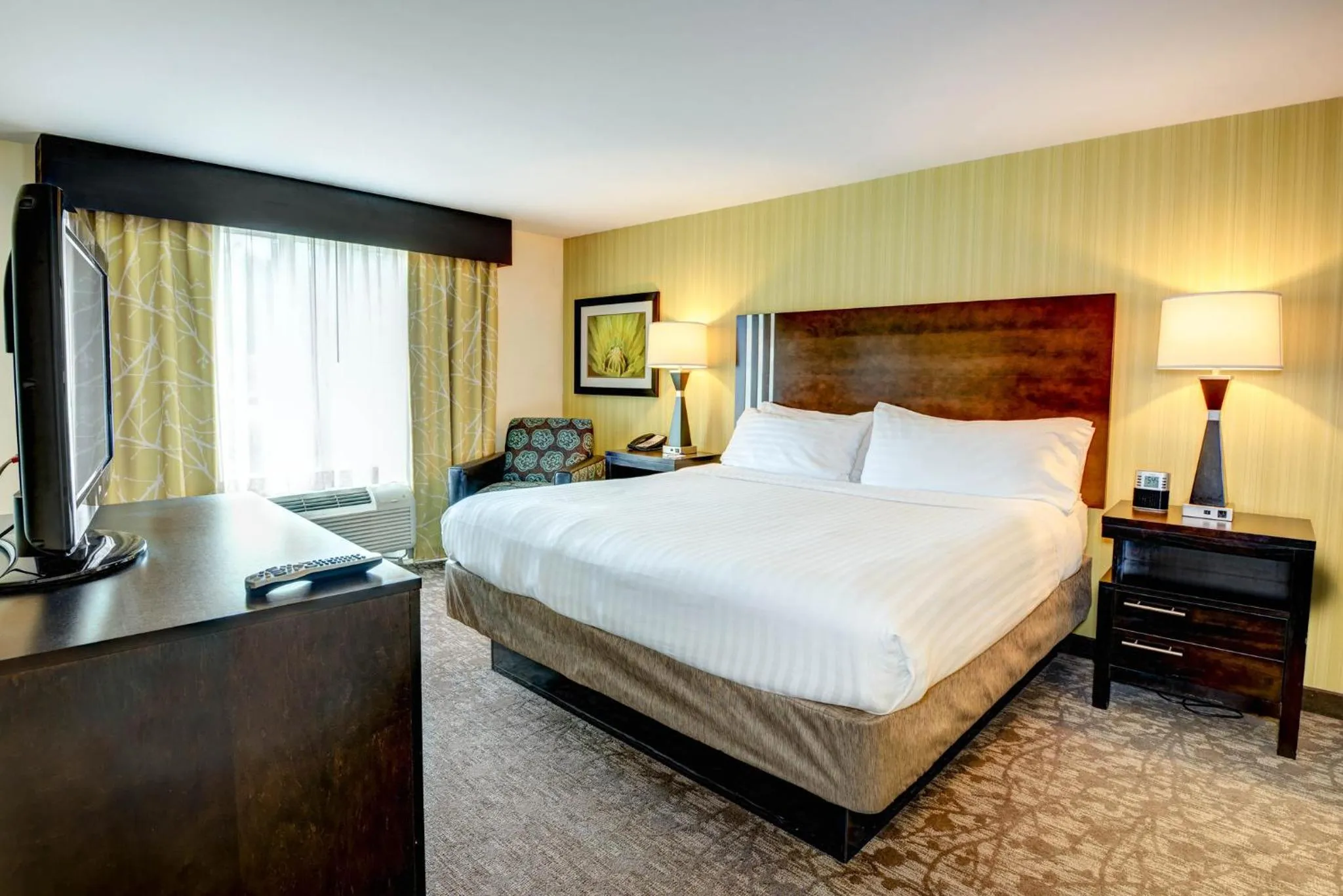 Photo of the whole room, Bed in Holiday Inn Express - Neptune by IHG