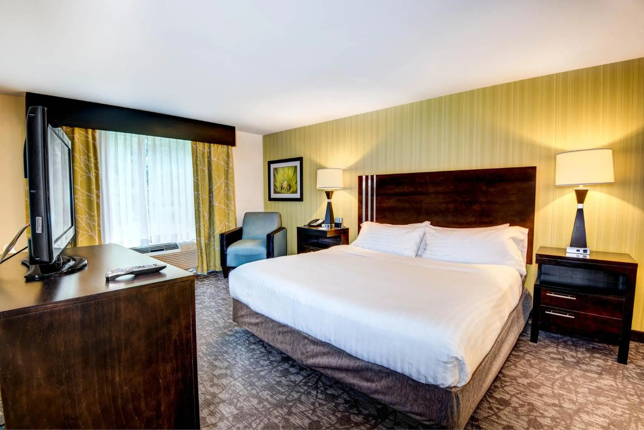 Photo of the whole room, Bed in Holiday Inn Express - Neptune by IHG