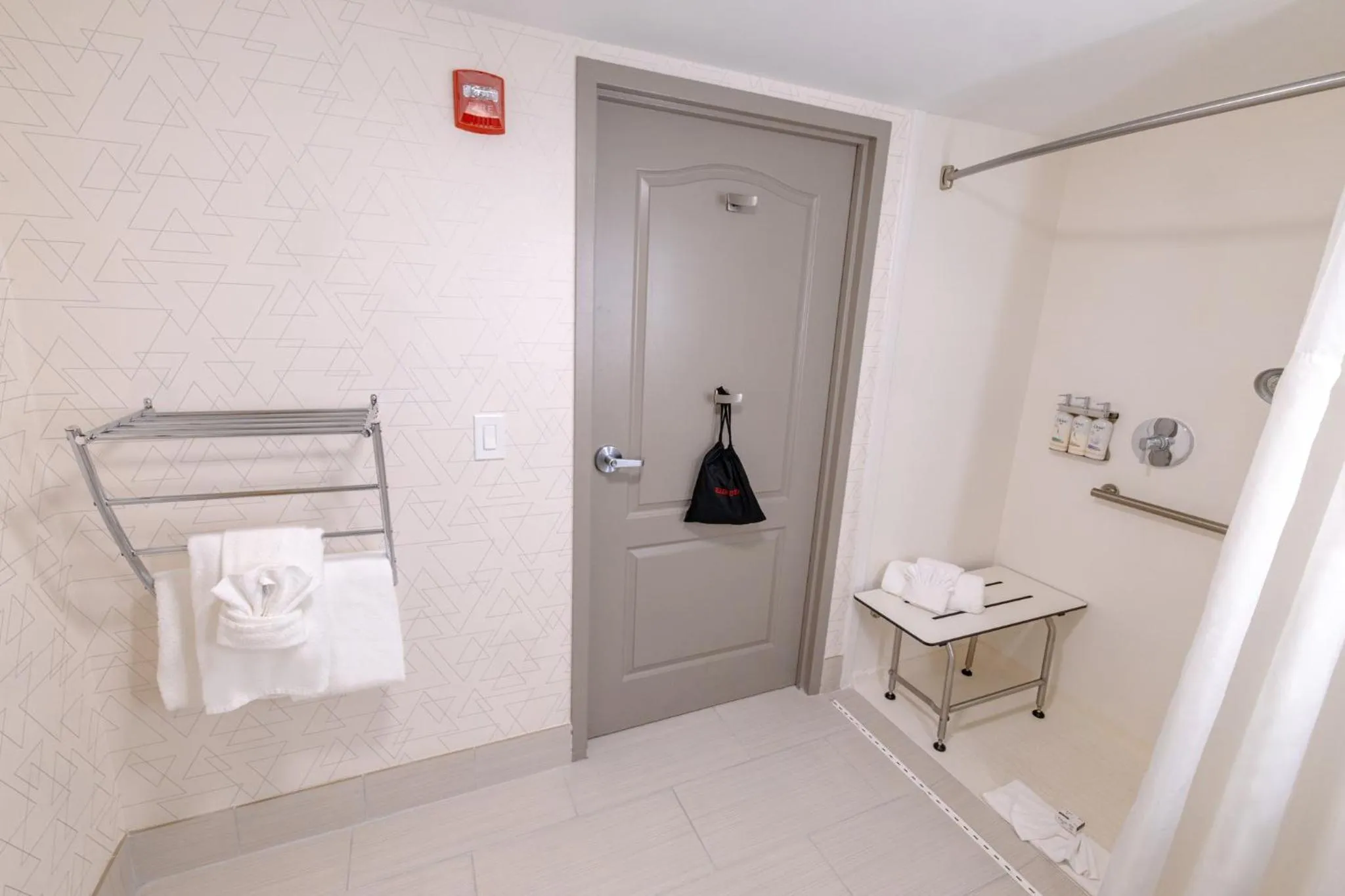 Photo of the whole room in Holiday Inn Express - Neptune by IHG