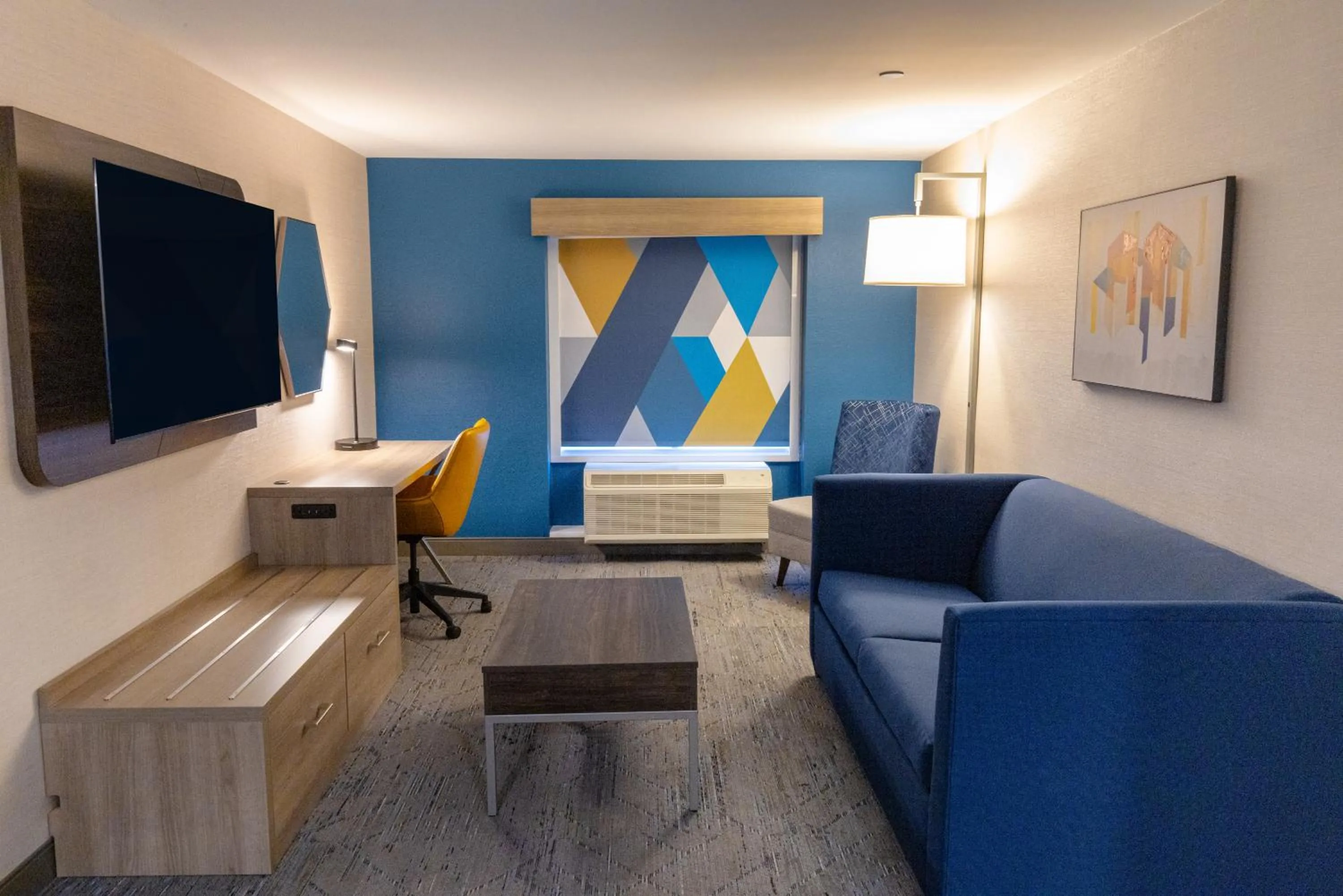 Living room in Holiday Inn Express - Neptune by IHG