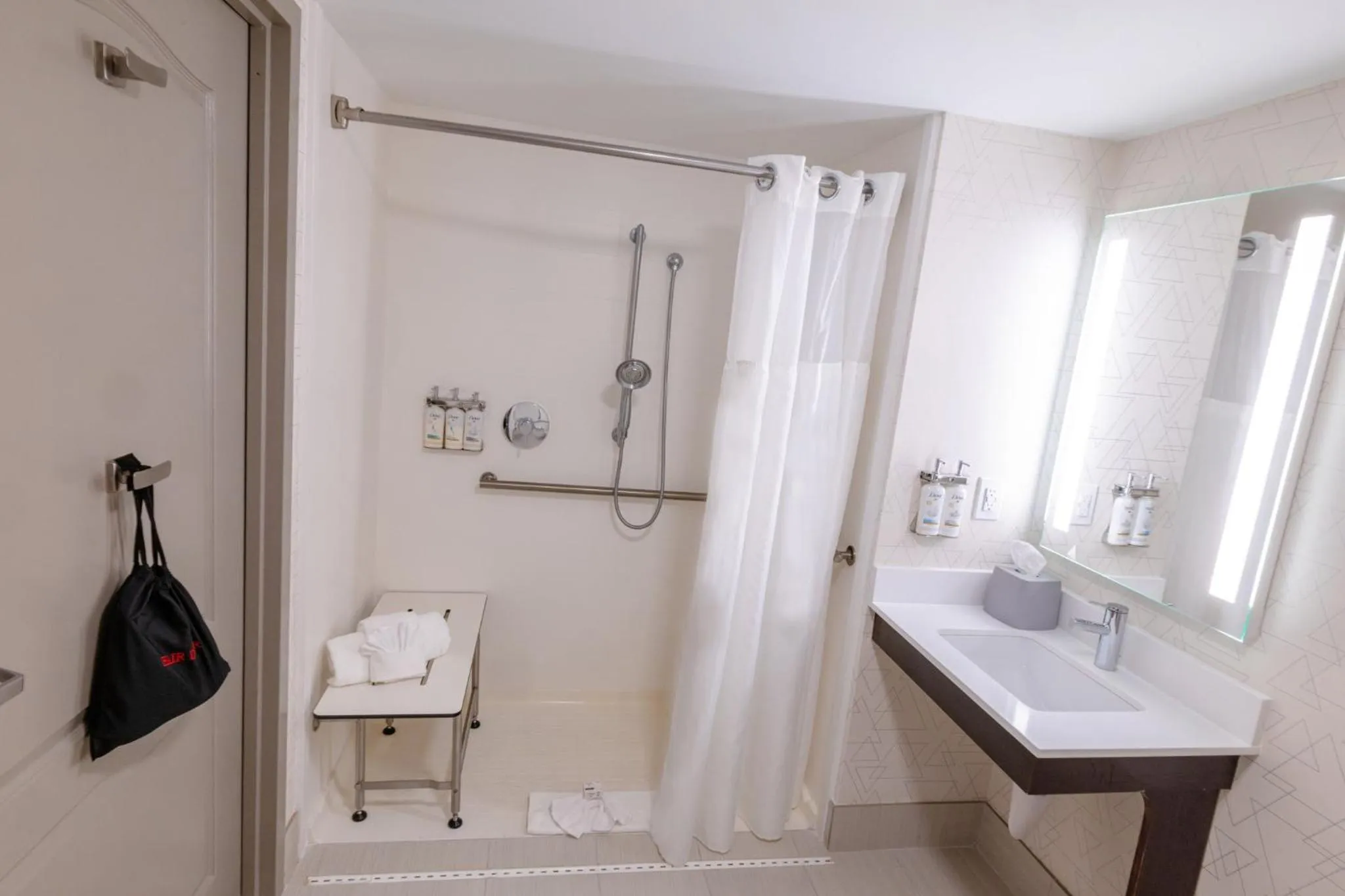 Photo of the whole room in Holiday Inn Express - Neptune by IHG