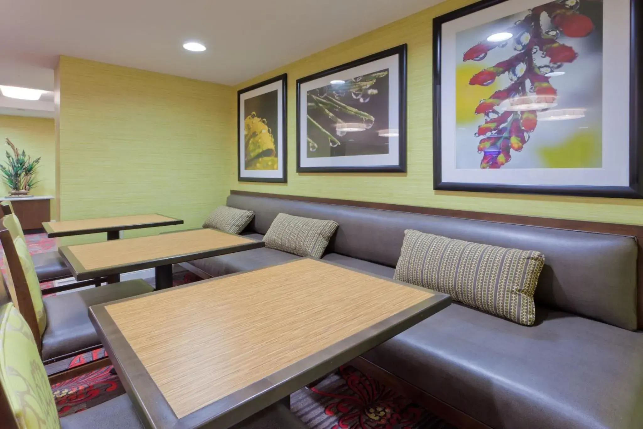 Breakfast in Holiday Inn Express - Neptune by IHG Breakfast in Holiday Inn Express - Neptune by IHG