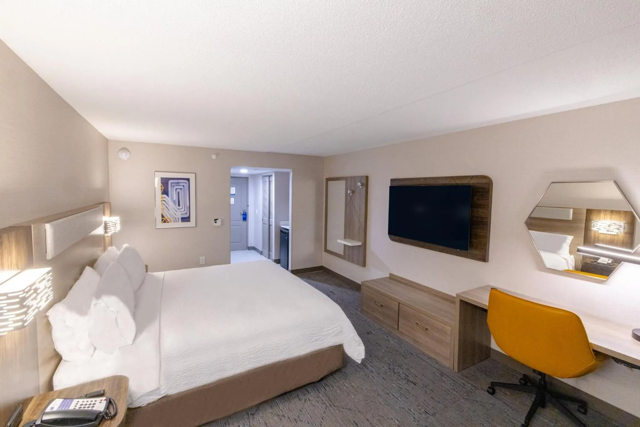 Photo of the whole room, Bed in Holiday Inn Express - Neptune by IHG