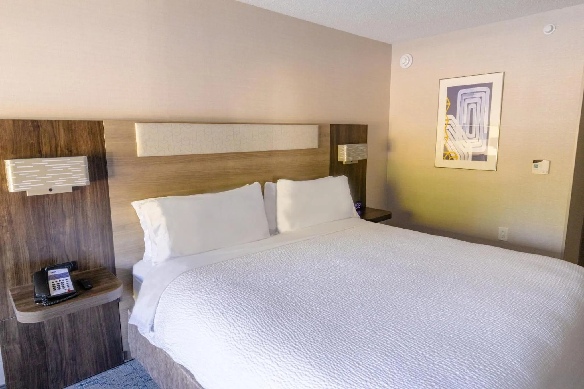Photo of the whole room, Bed in Holiday Inn Express - Neptune by IHG